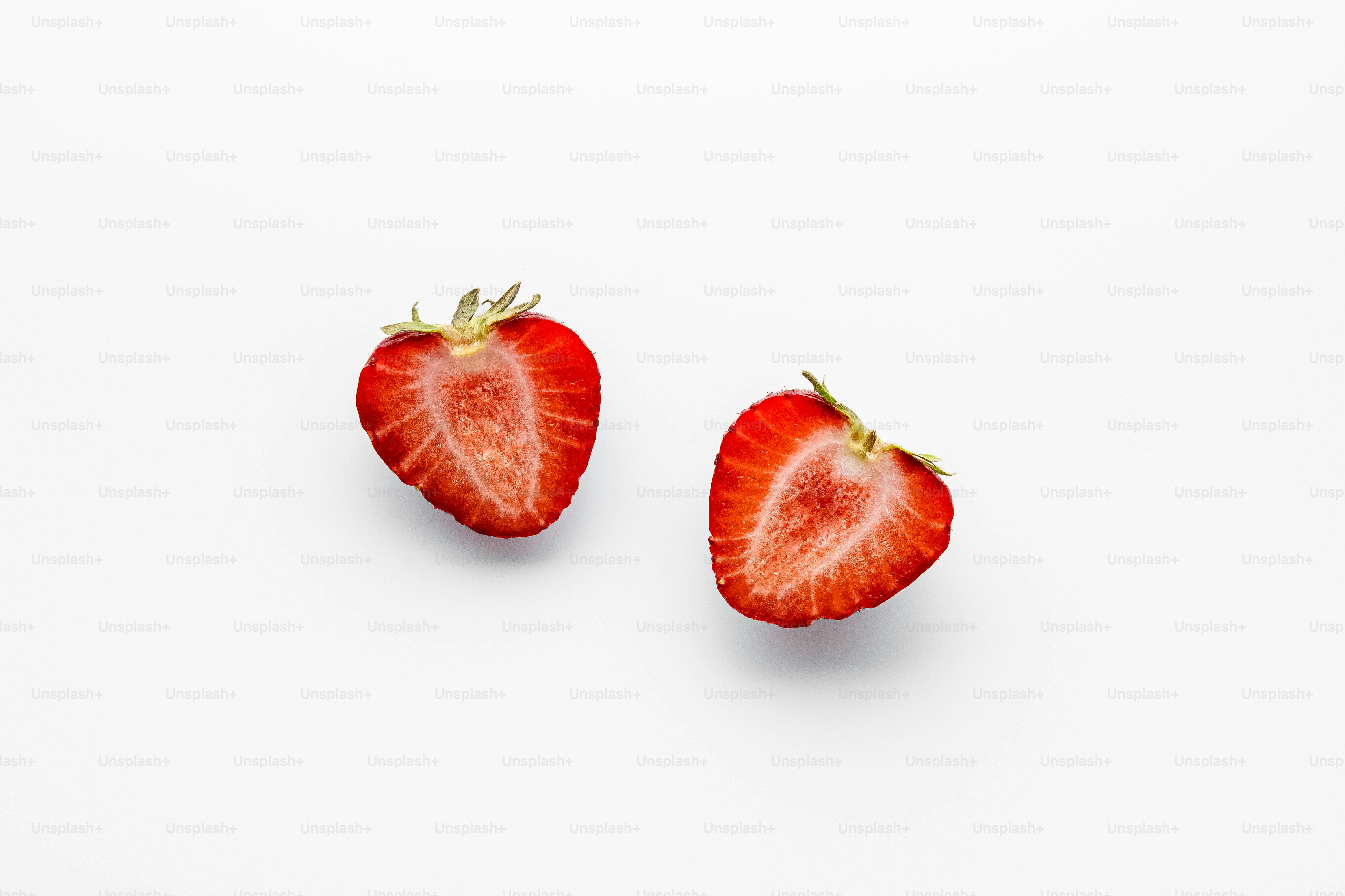 Quelques fraises posées l’une sur l’autre
