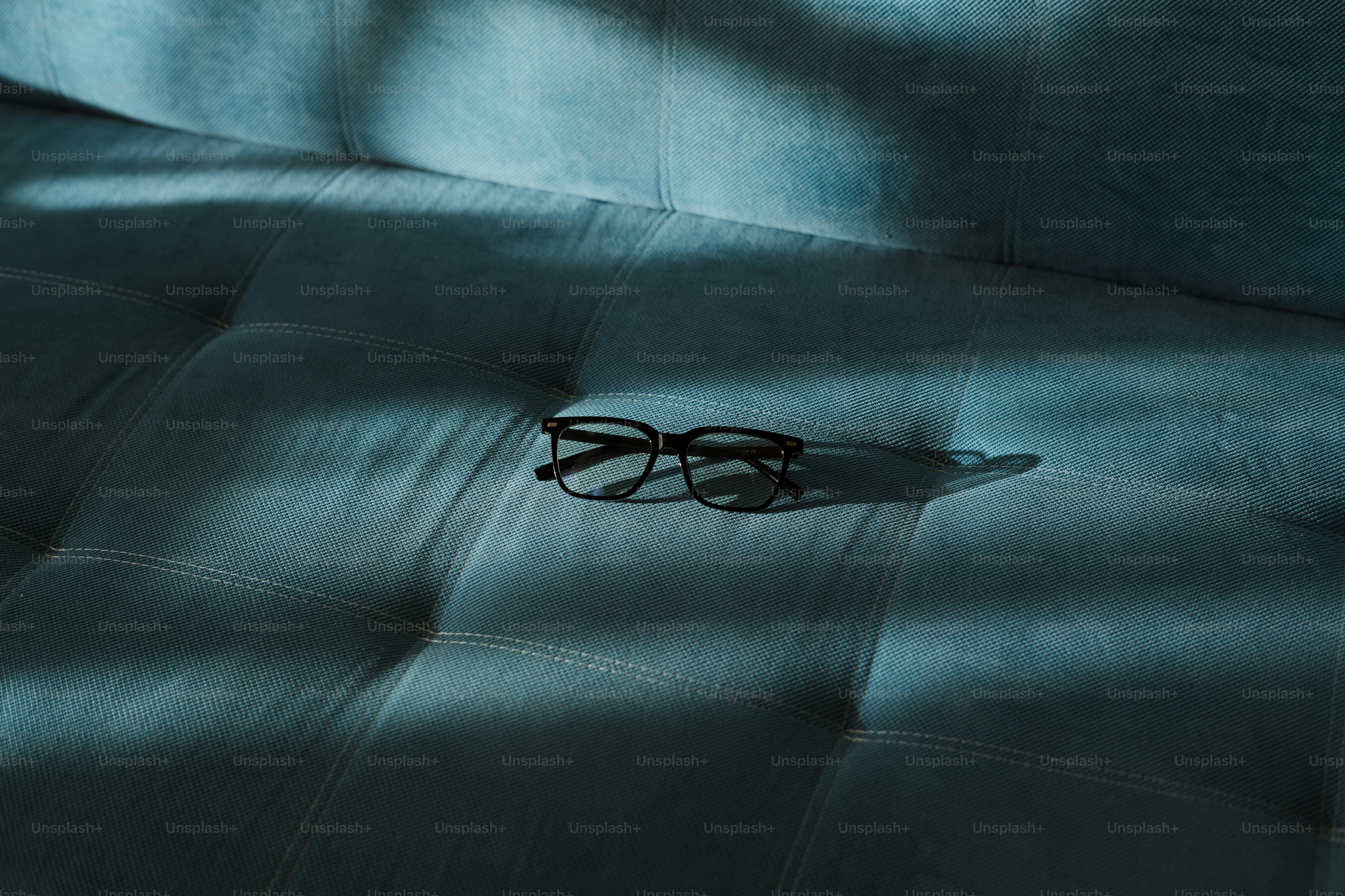 premium_photo-1724411829726-a07bfeac9616?ixid=M3wxMjA3fDB8MXxzZWFyY2h8MTN8fEZhc2hpb24lMjBhY2Nlc3Nvcmllc3xlbnwwfHx8fDE3MzU5MDY3MDJ8MA%5Cu0026ixlib=rb-4.0.3