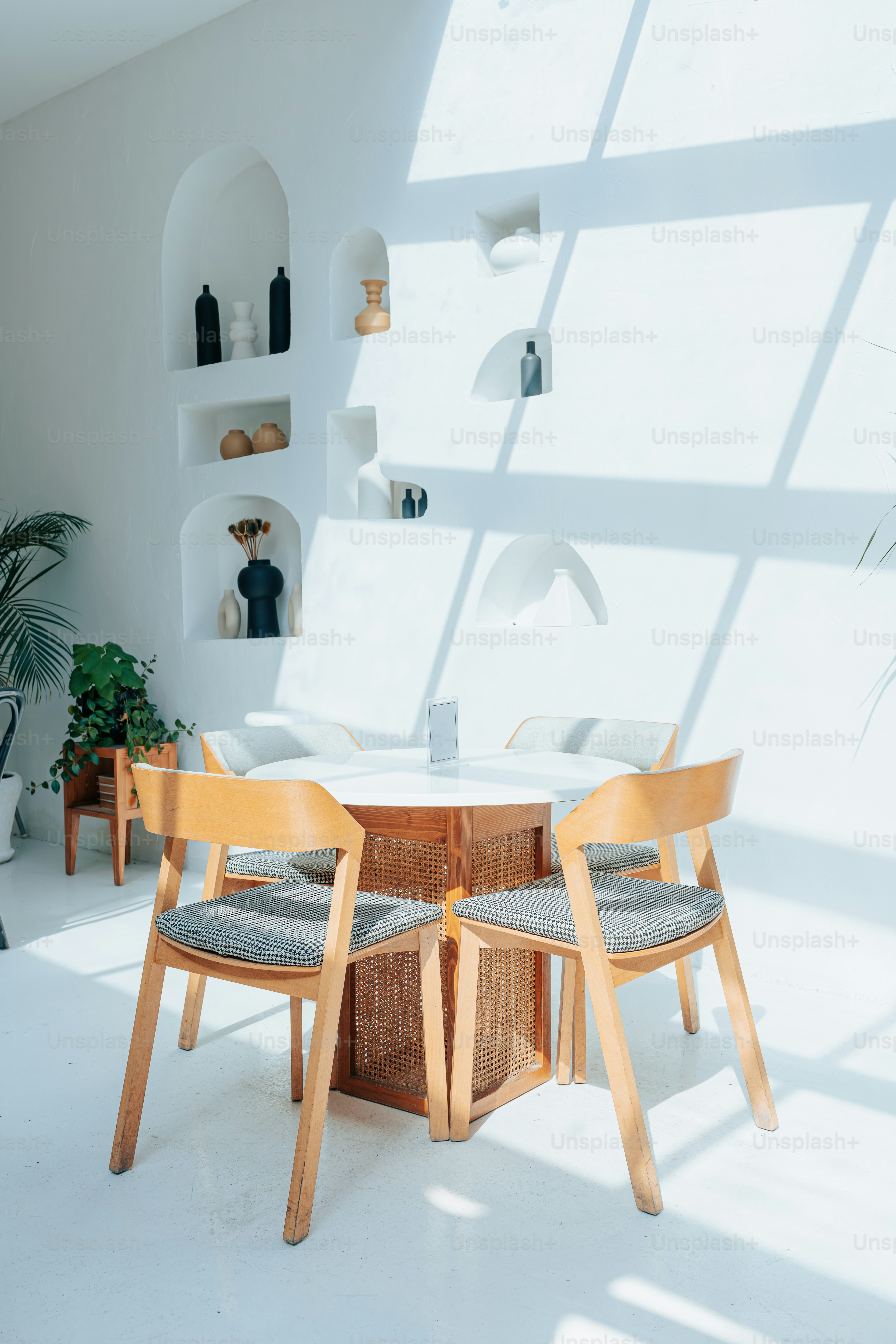 A restaurant with a large table and white chairs photo – Space Image on ...