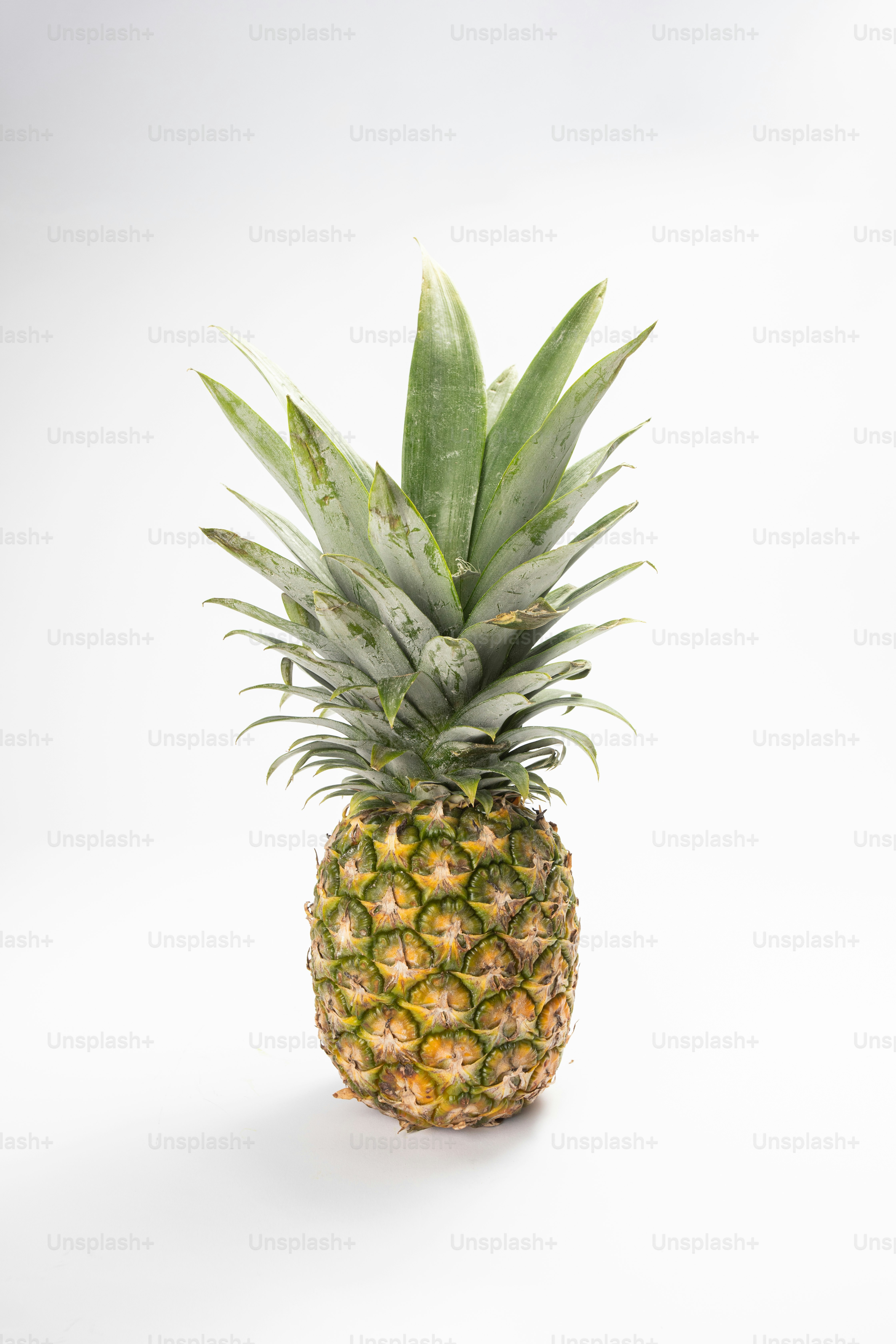 Frutas amarelas e verdes do abacaxi no tecido branco foto – Imagem grátis  sobre Alimento na Unsplash, image size:3000x4500