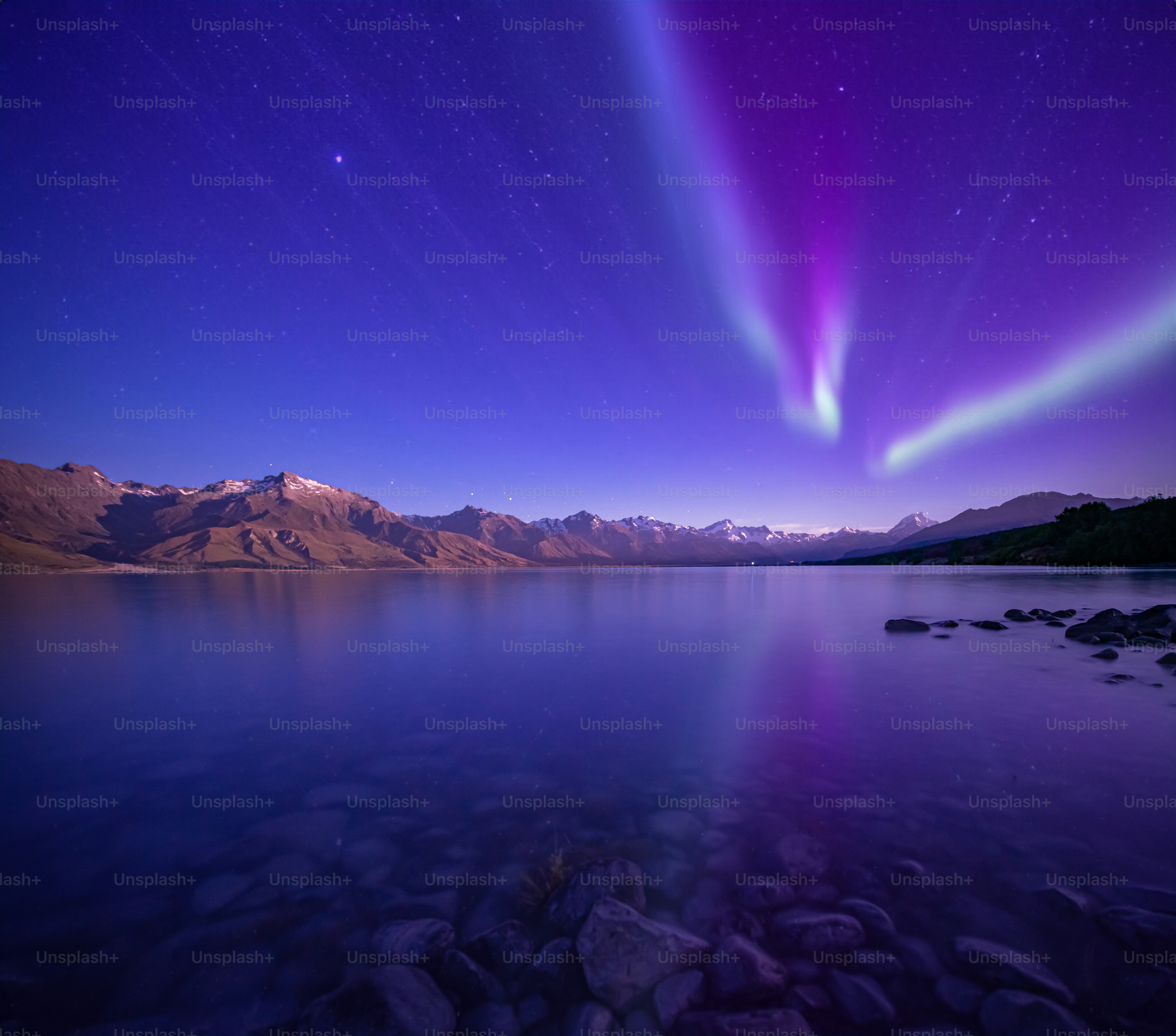 View of Mt Cook from Lake Pukaki under Northern Lights, In South Island, New Zealand