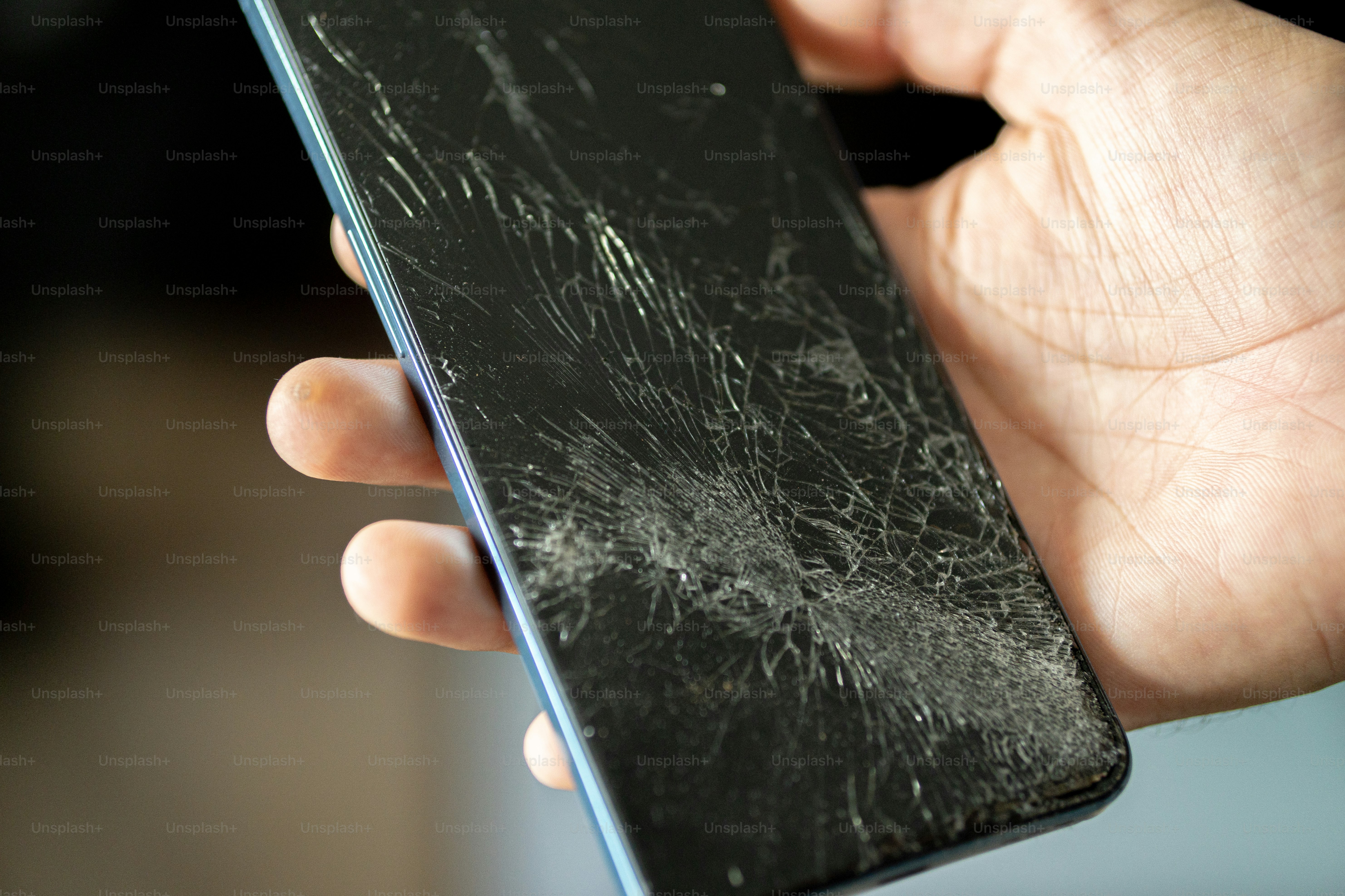 premium_photo-1725471154161-b4e0d3f2c6ef?ixid=M3wxMjA3fDB8MXxzZWFyY2h8MXx8aXBob25lJTIwcmVwYWlyc3xlbnwwfHx8fDE3MjU3MjY2MDJ8MA\u0026ixlib=rb-4.0.3