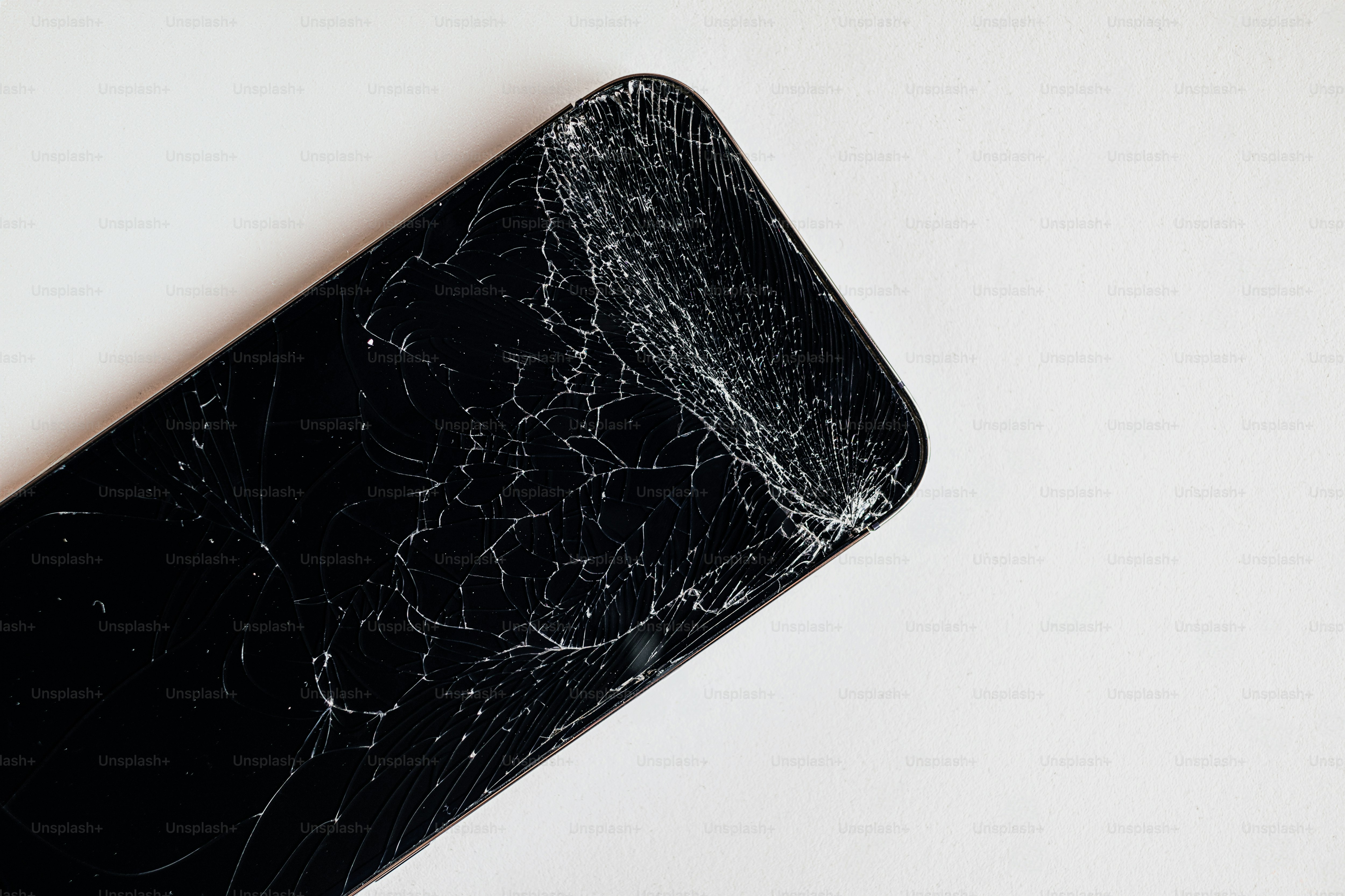 premium_photo-1725867718776-402bc48fca7d?ixid=M3wxMjA3fDB8MXxzZWFyY2h8MTd8fHdoZXJlJTIwdG8lMjBmaXglMjBiYWNrJTIwb2YlMjBpcGhvbmV8ZW58MHx8fHwxNzM4NDQyODM2fDA\u0026ixlib=rb-4.0.3