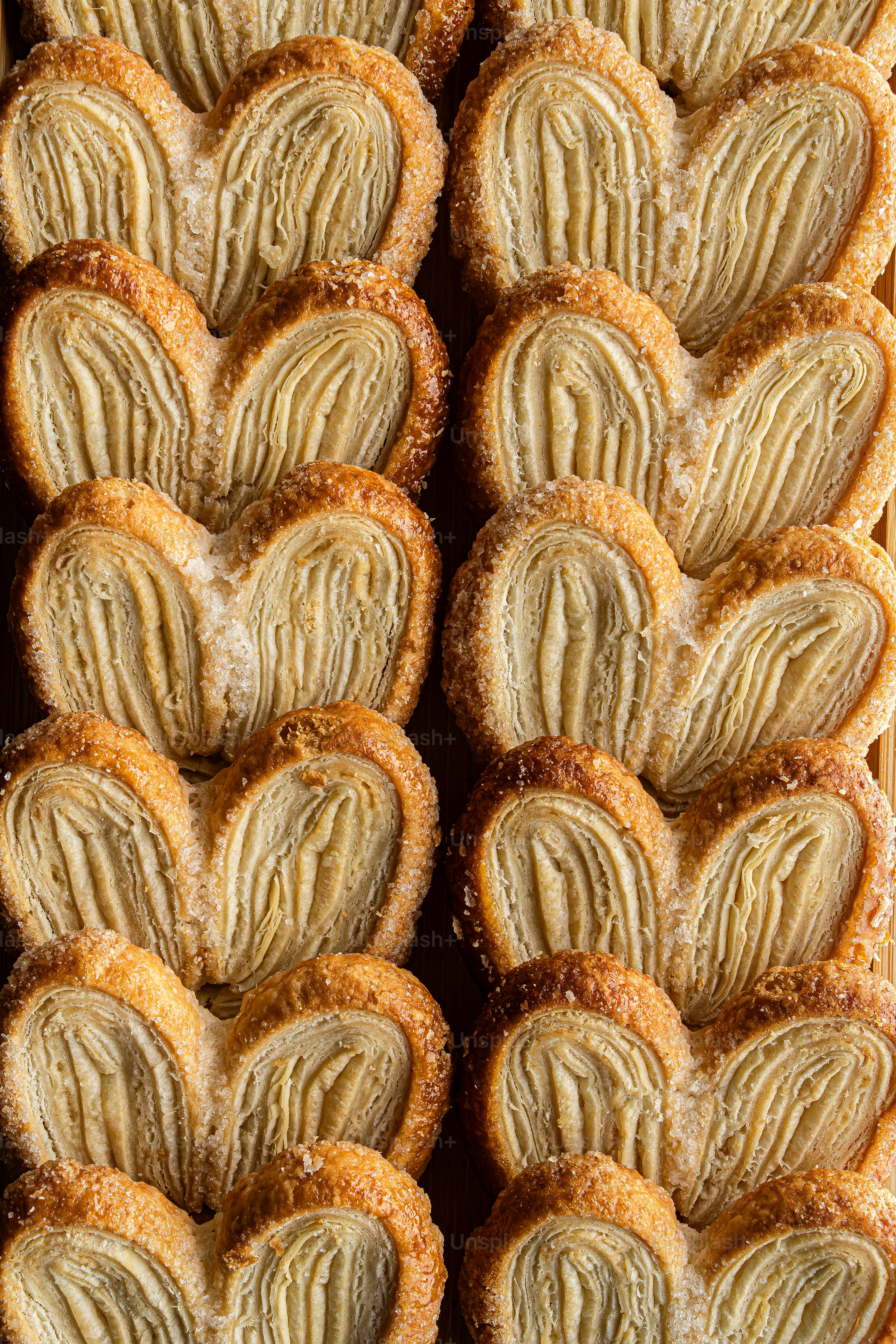 A close up of a bunch of cookies