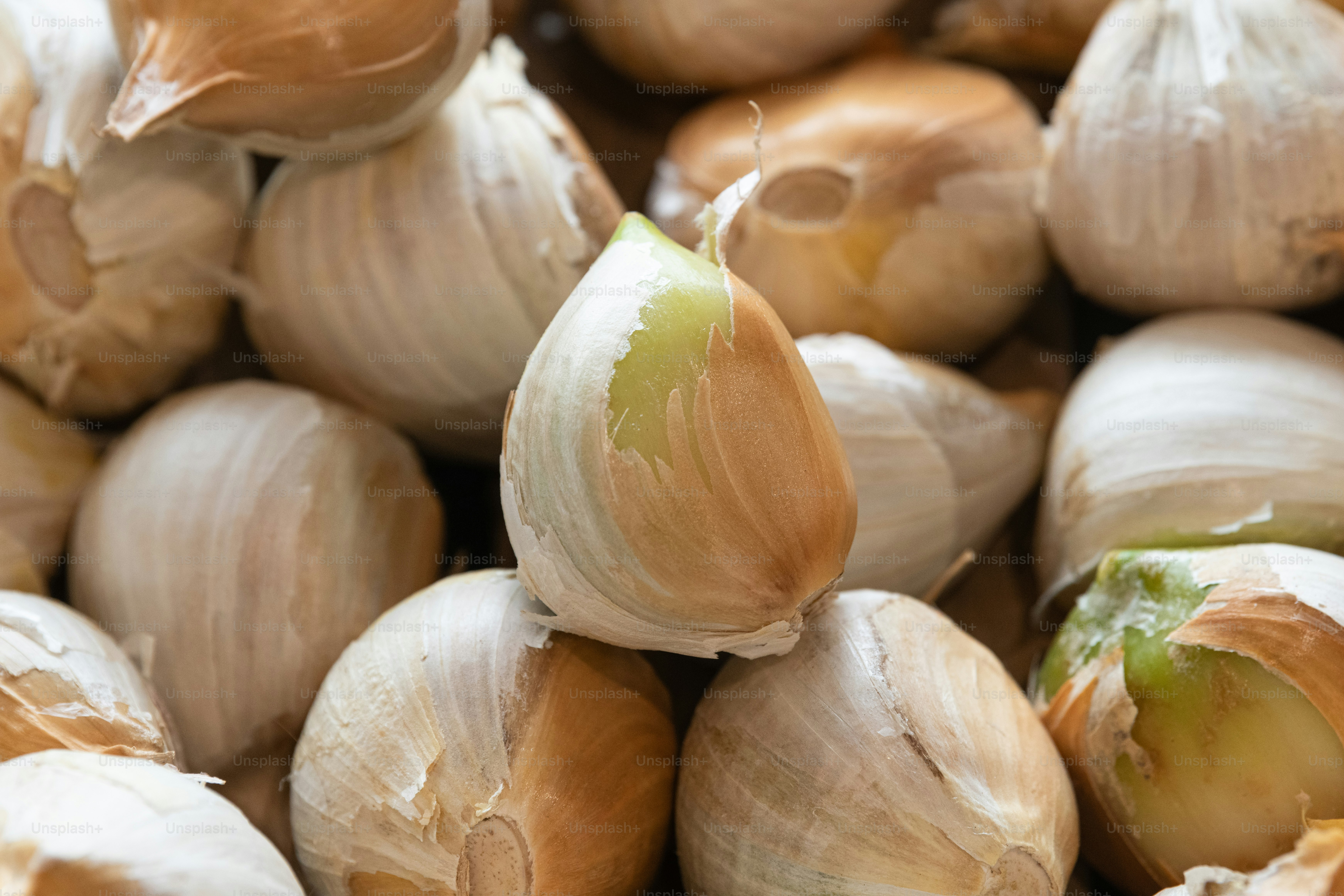 A pile of garlic bulbs sitting next to each other