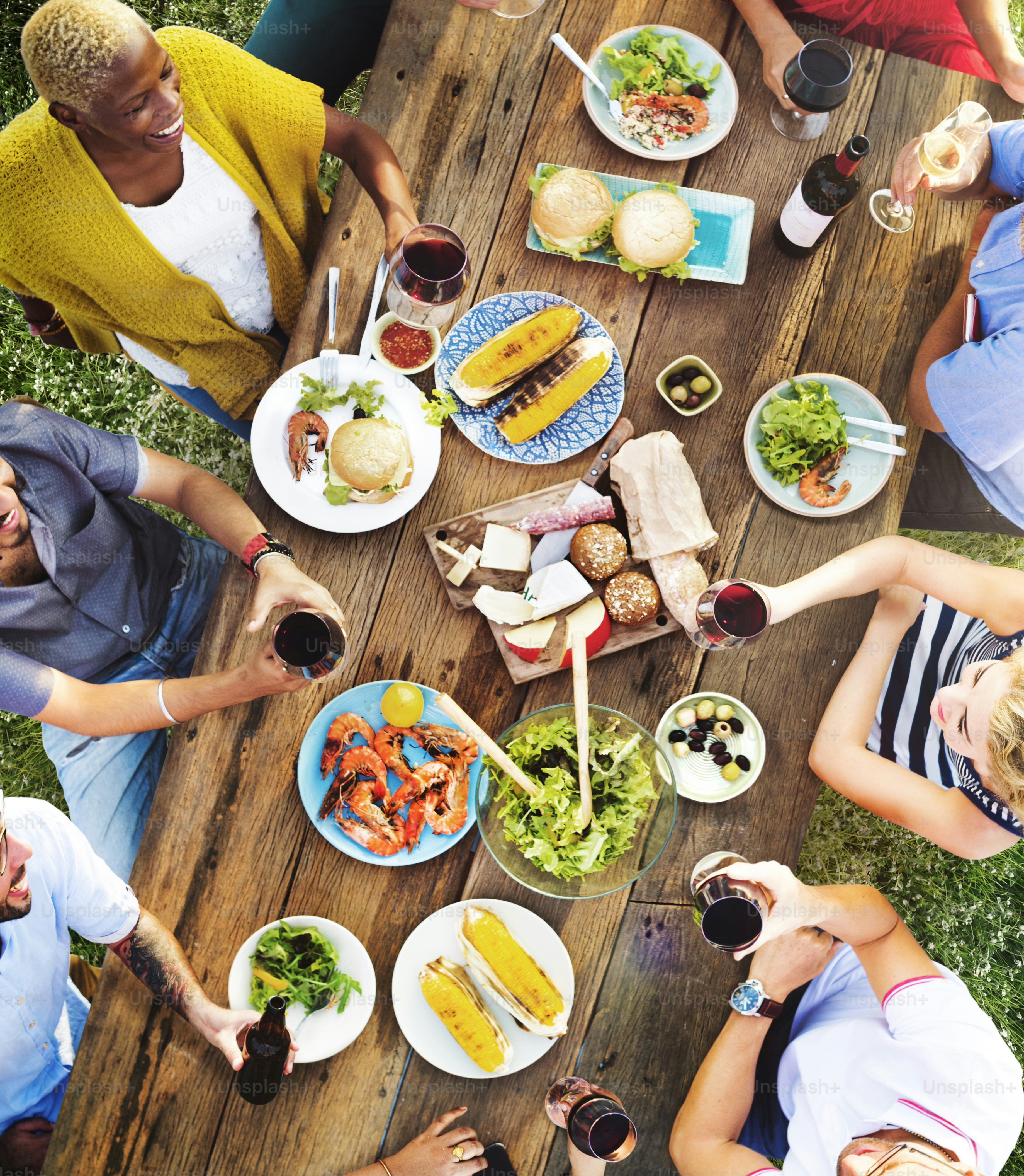 Freunde Freundschaft Essen im Freien Menschen Konzept