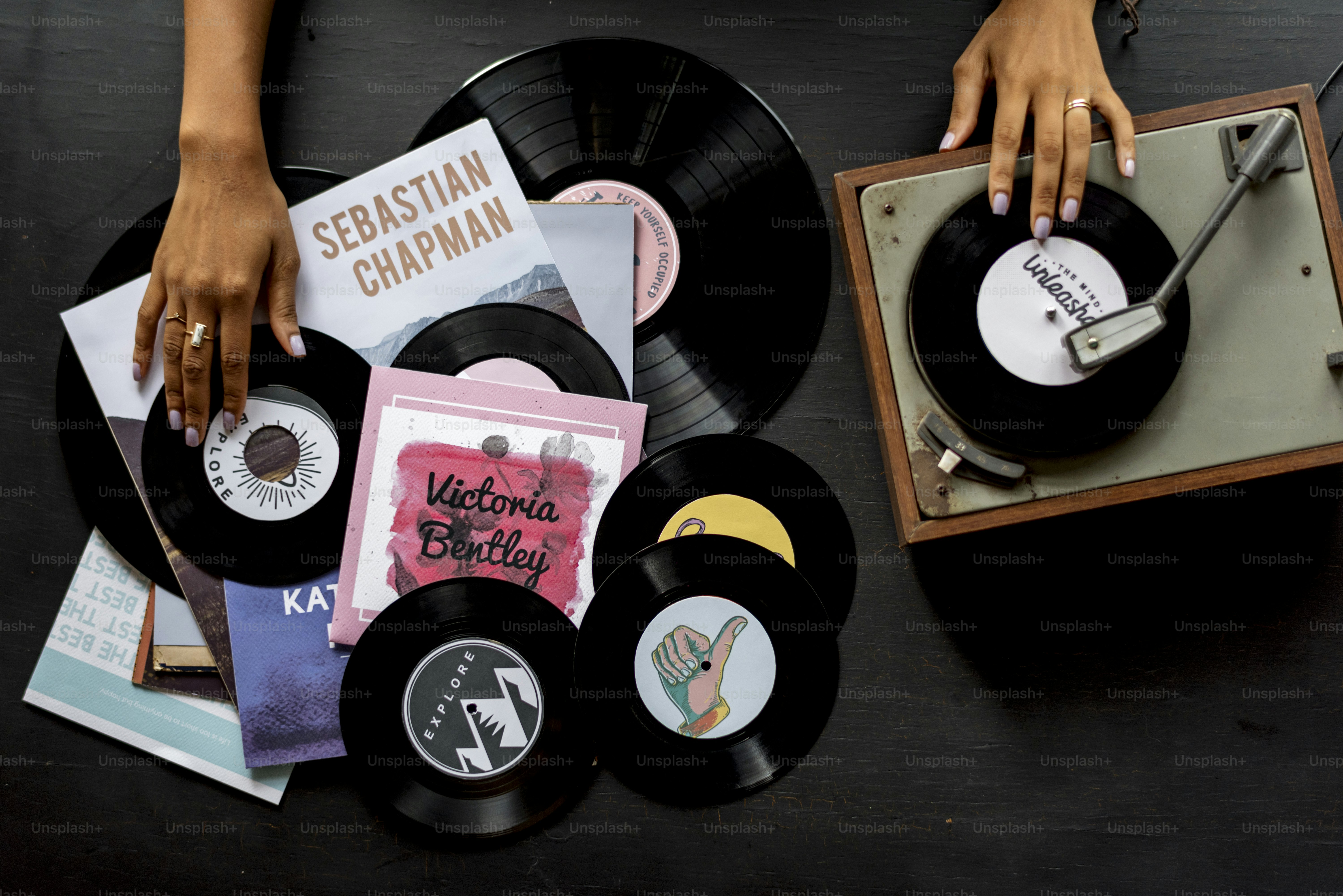 Tatuaje Mujer con Música Disco de Vinilo con Reproductor