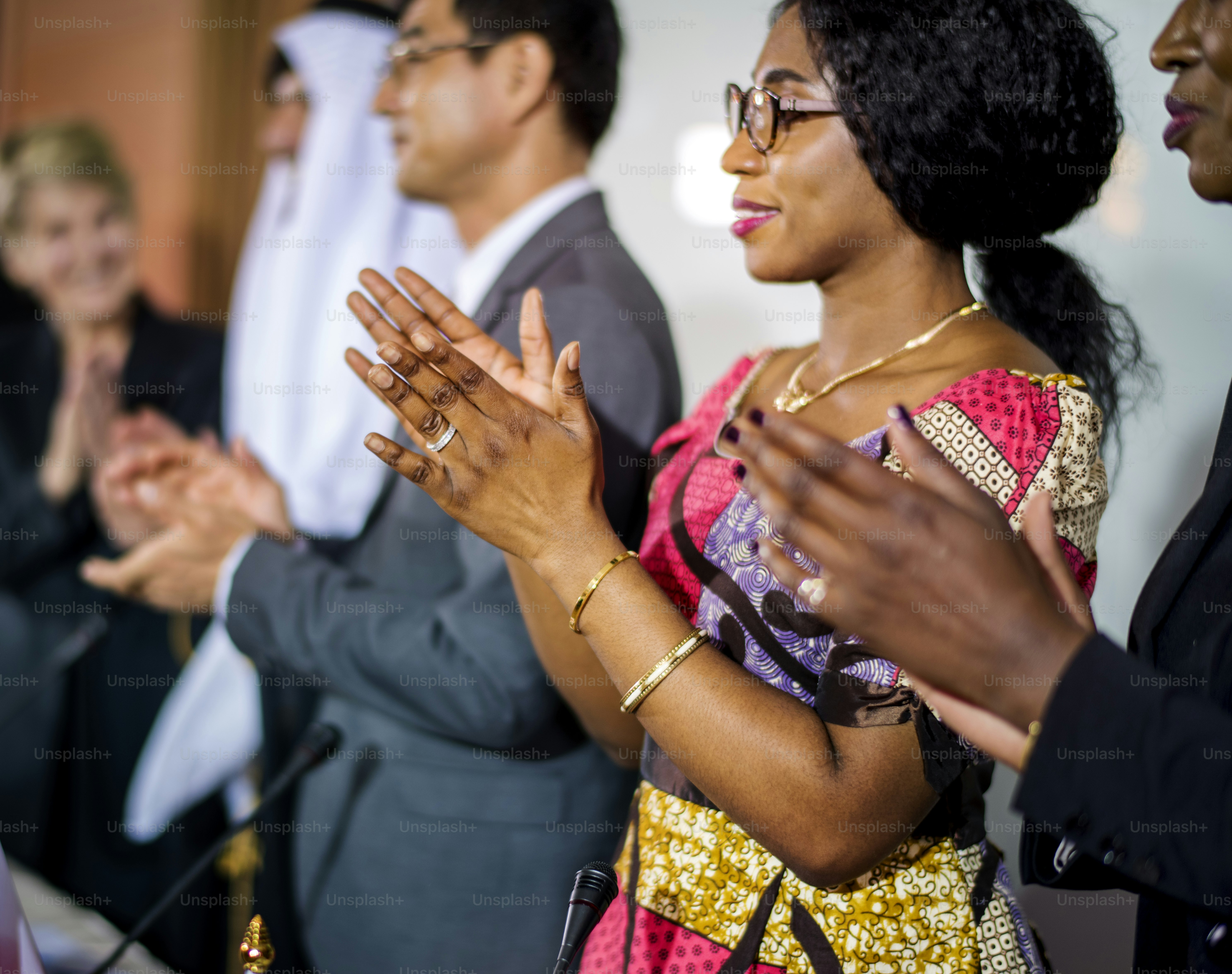 Konferenz "Vielfältige Menschen klatschen in die Hände"
