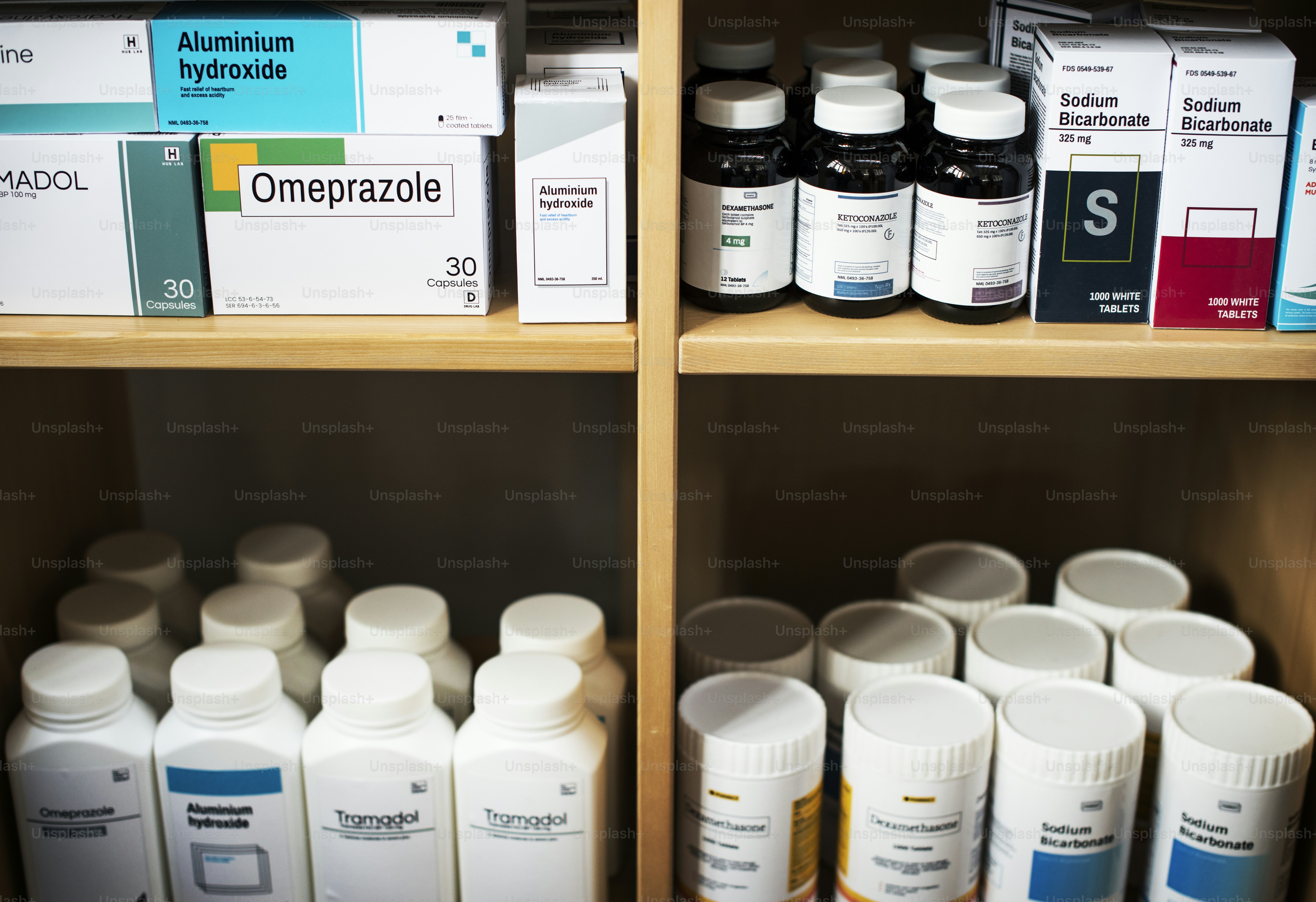 premium_photo-1726750812399-215ecdc98235?ixid=M3wxMjA3fDB8MXxzZWFyY2h8NXx8b25saW5lJTIwb3h5Y29kb25lJTIwcGhhcm1hY3l8ZW58MHx8fHwxNzYyNjE3OTQwfDA\u0026ixlib=rb-4.1.0