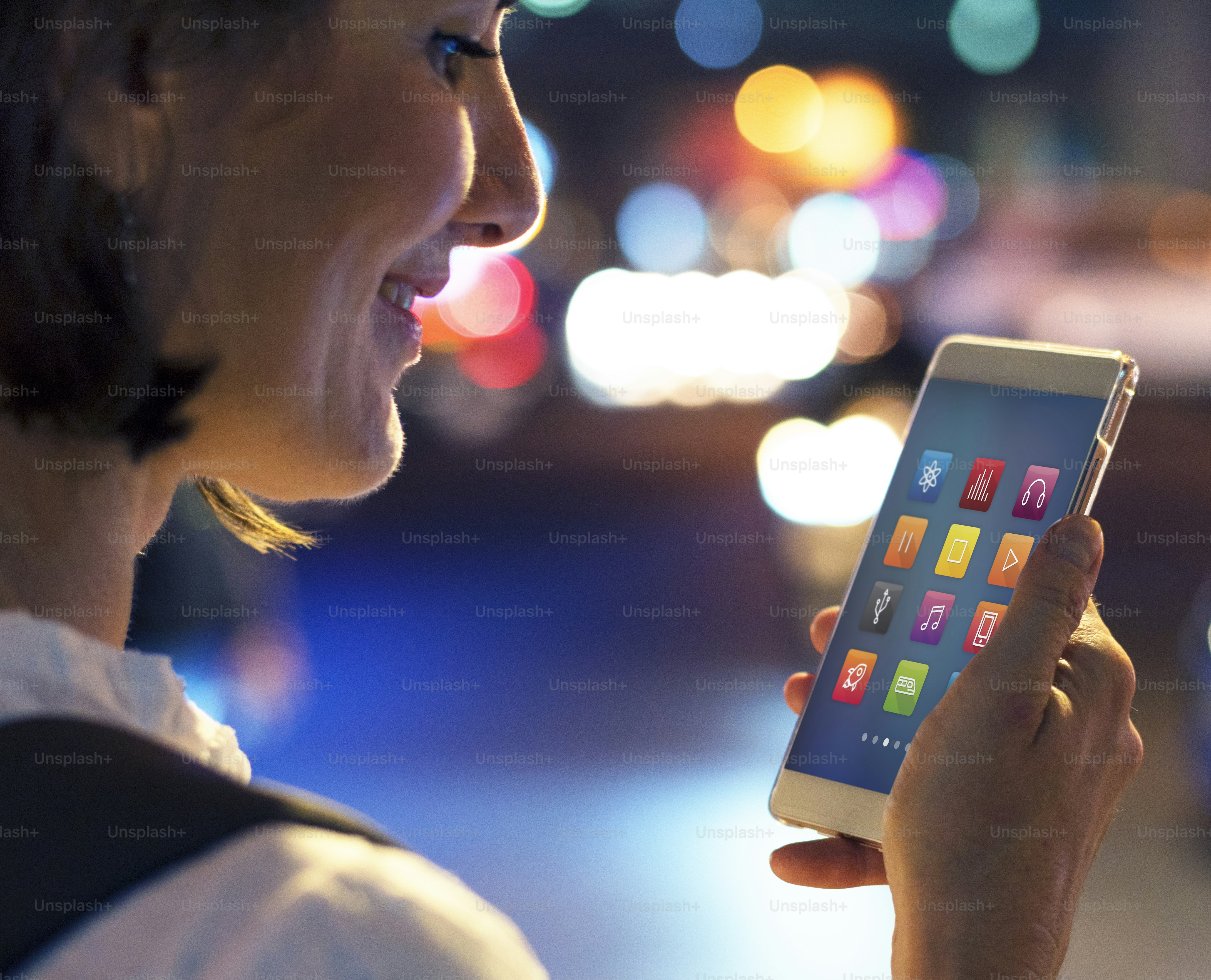 Diverses applications de divertissement multimédia sur téléphone mobile