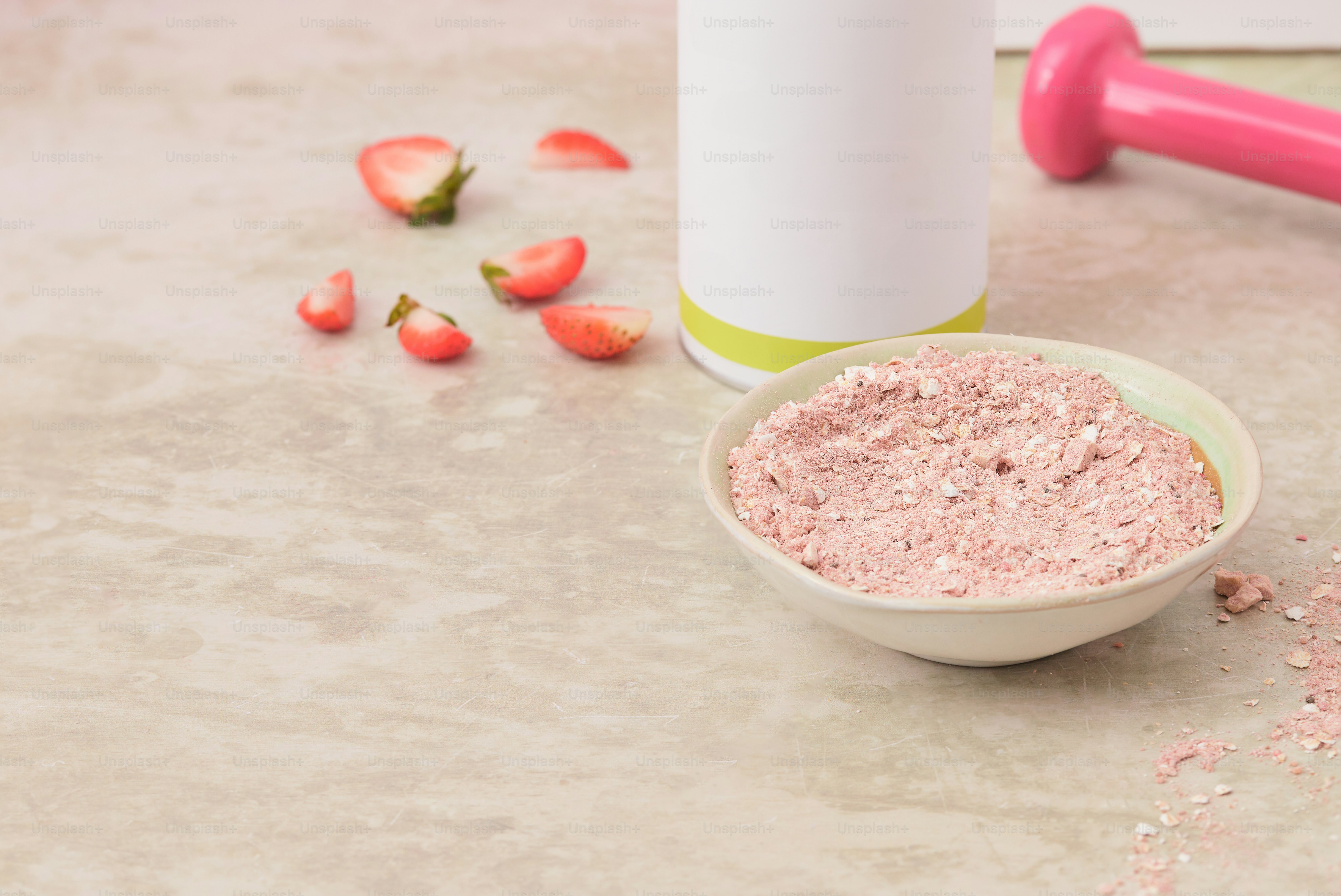 A bowl of pink powder next to a pink roller photo – Fitness Image on ...