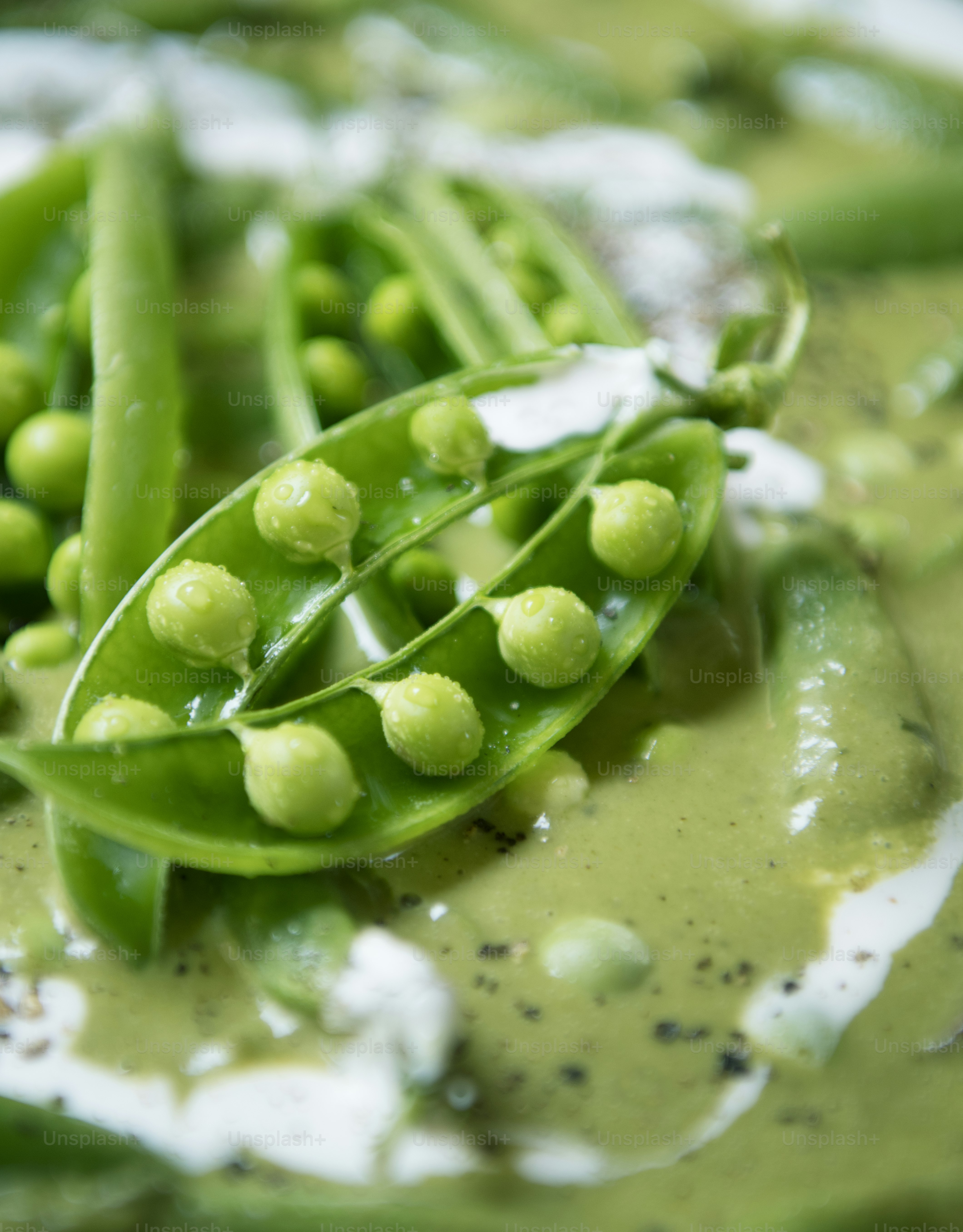 Green pea soup food photography recipe idea