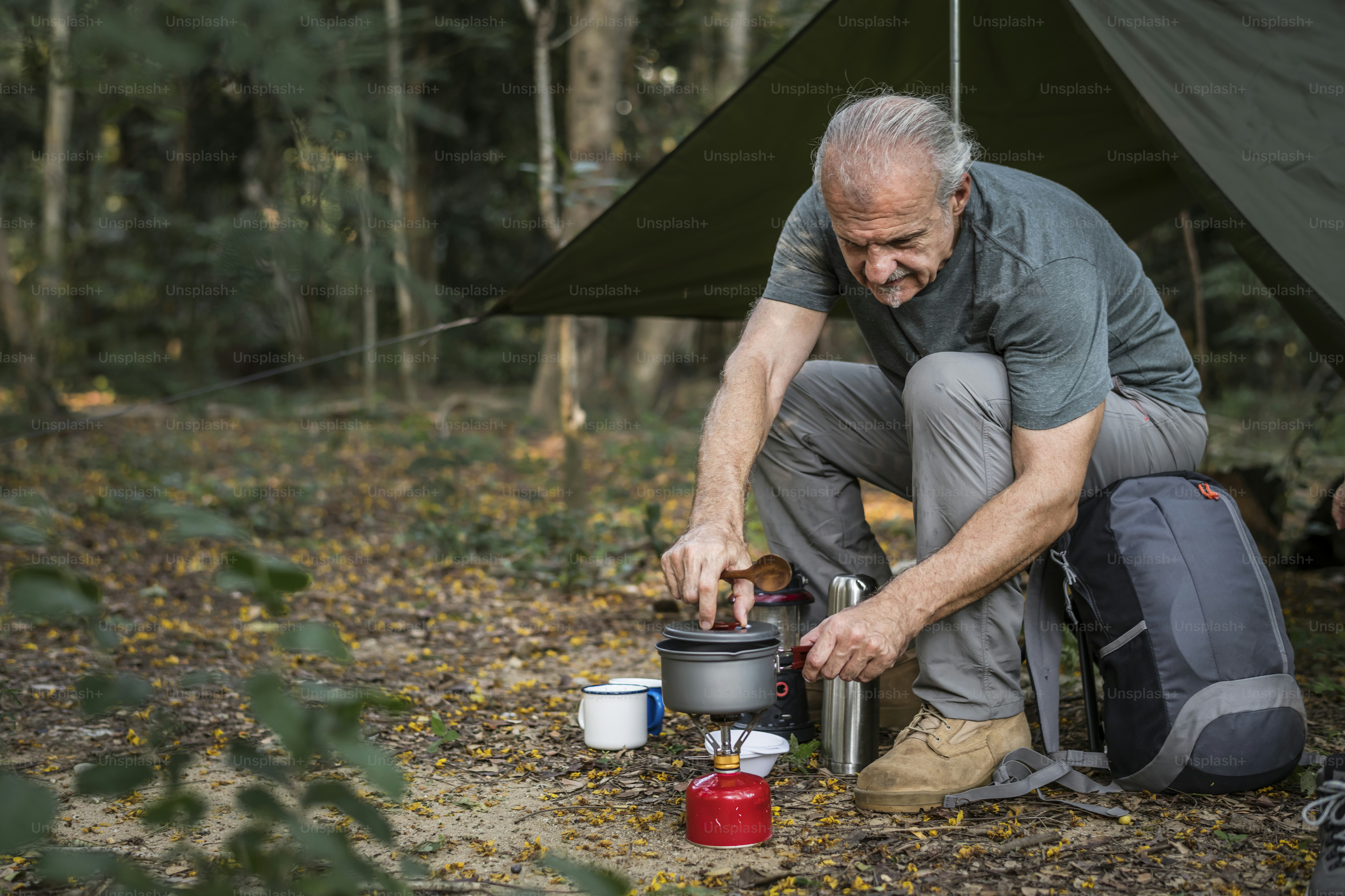 How Much Emergency Food Should Backpackers Carry on Multi-Day Treks?