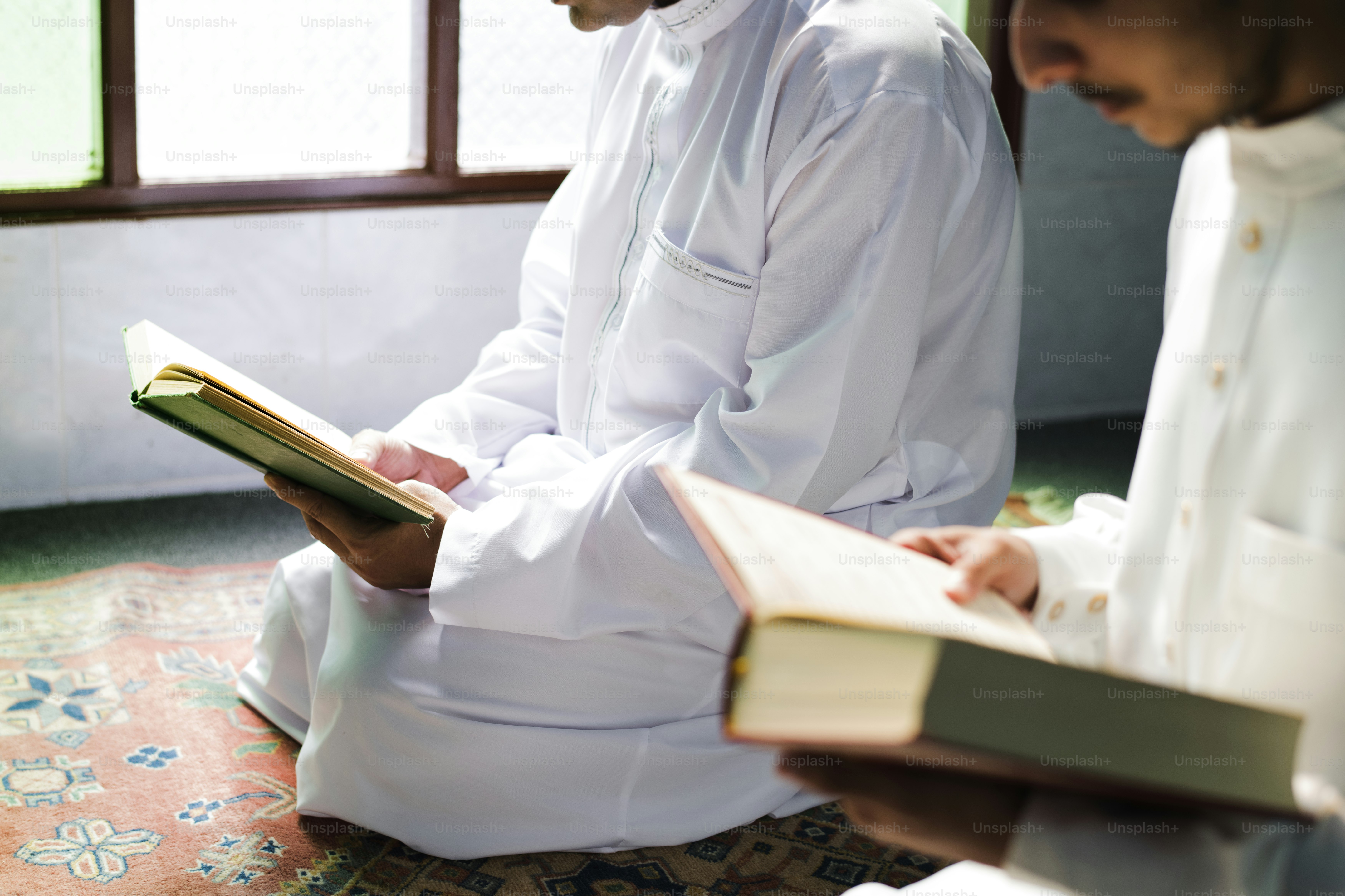 Muslime lesen aus dem Koran