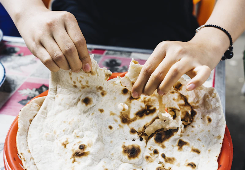 Freshly baked tandoori butter naan and roti breads — Live wedding buffet counter