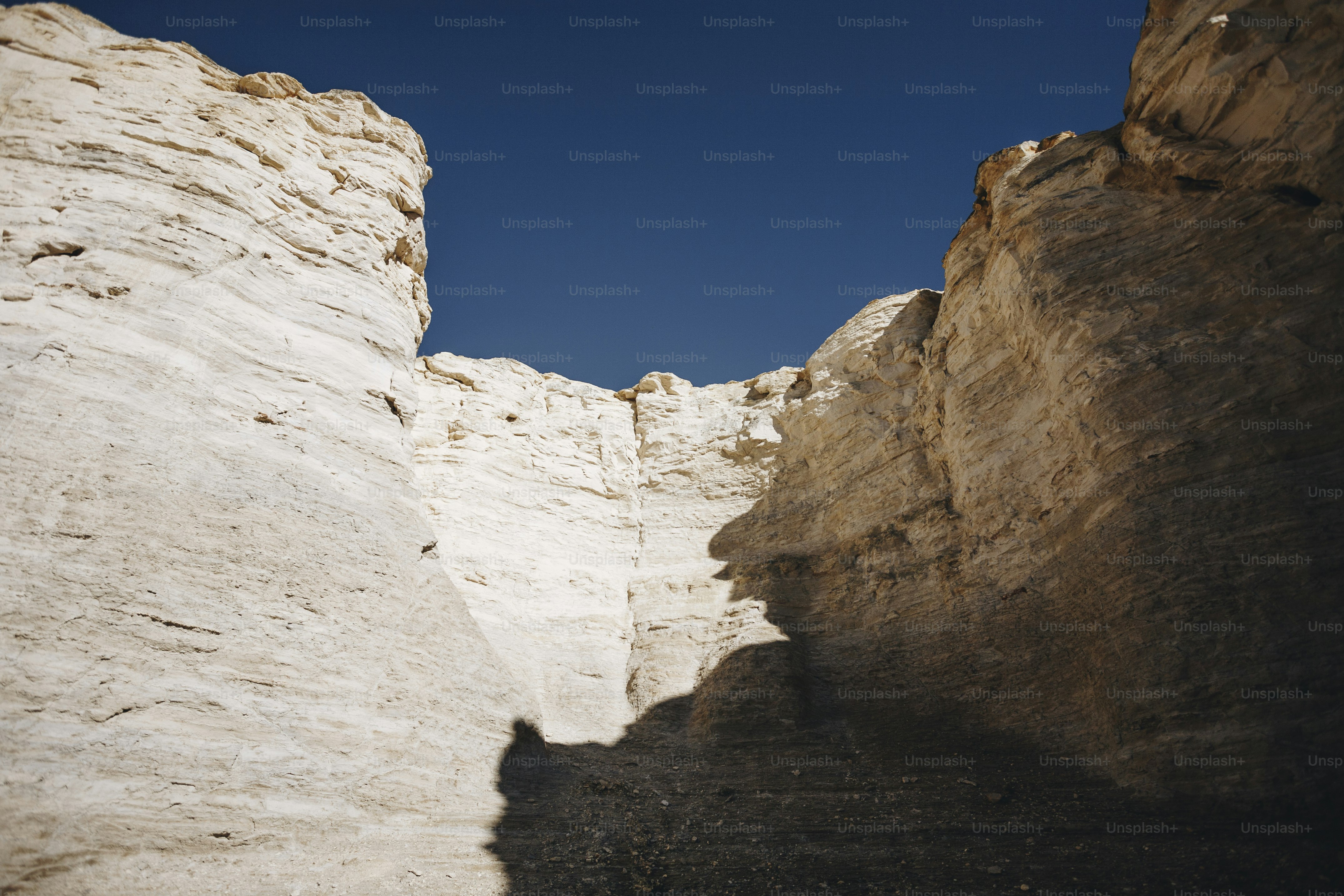 The Beautiful View of Monument Rocks photo – Travel Image on Unsplash