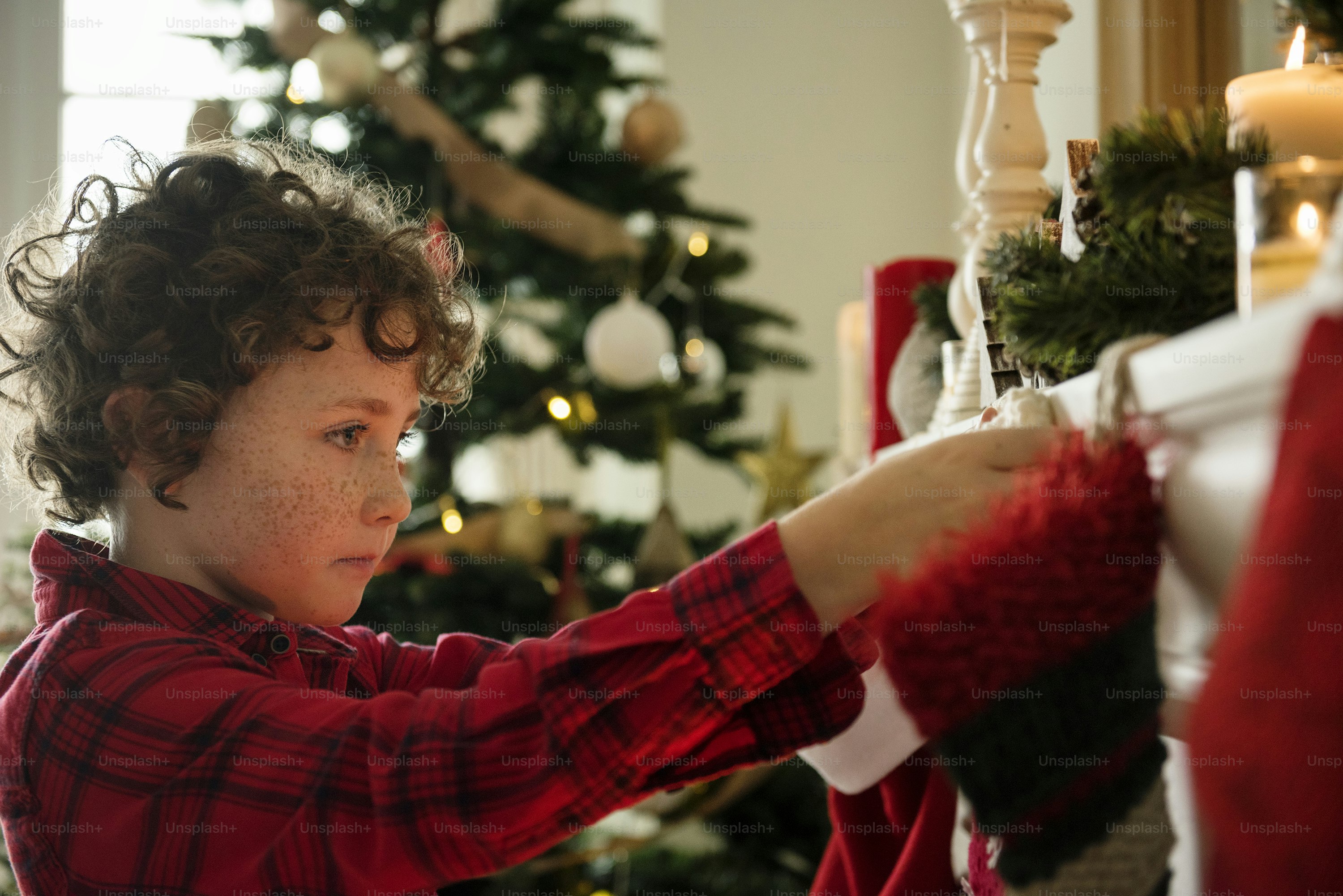 Meias de Natal penduradas pela chaminé