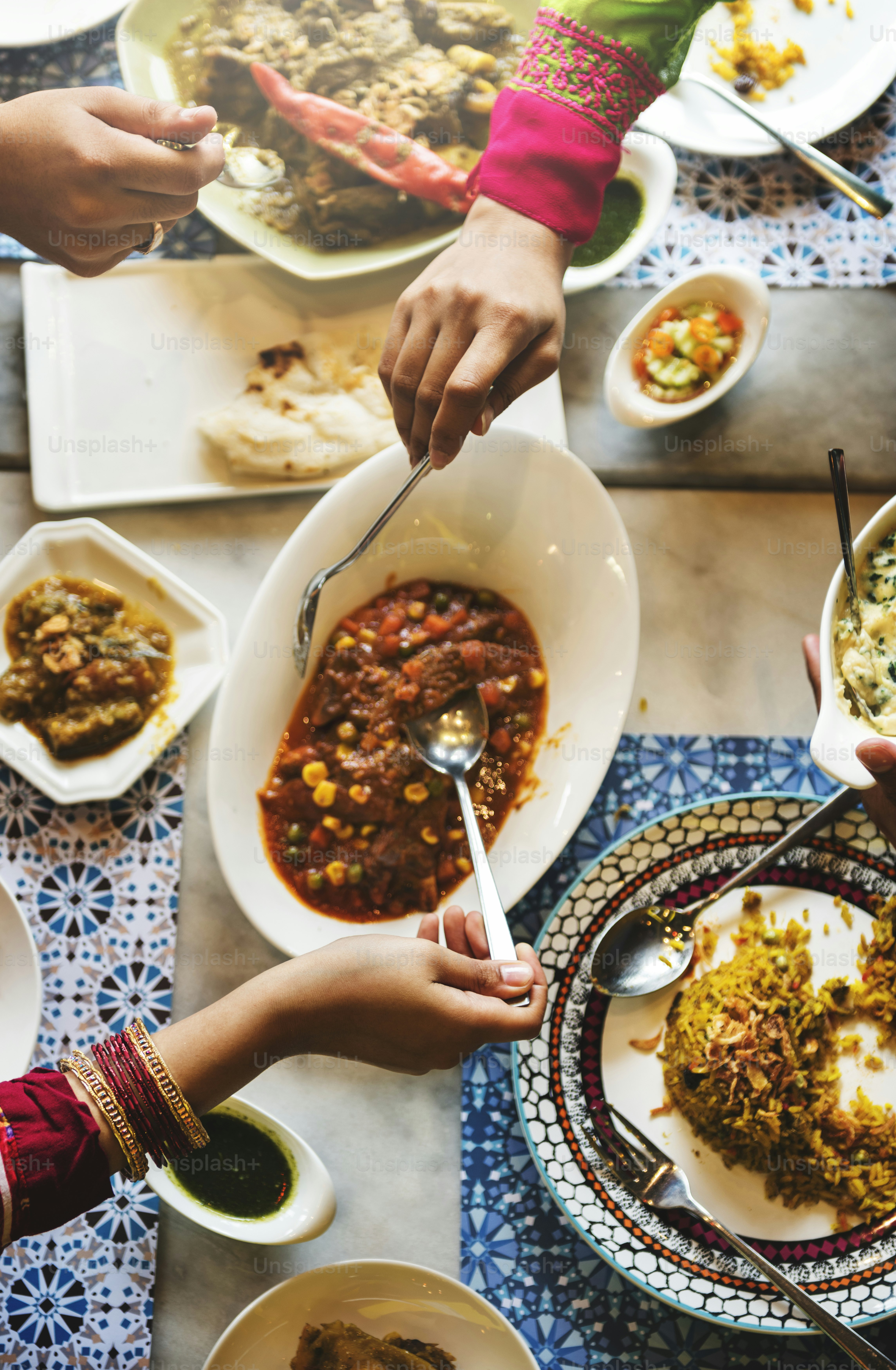 インド、民族、食事、食べ物、カジュアル、社会、コンセプト