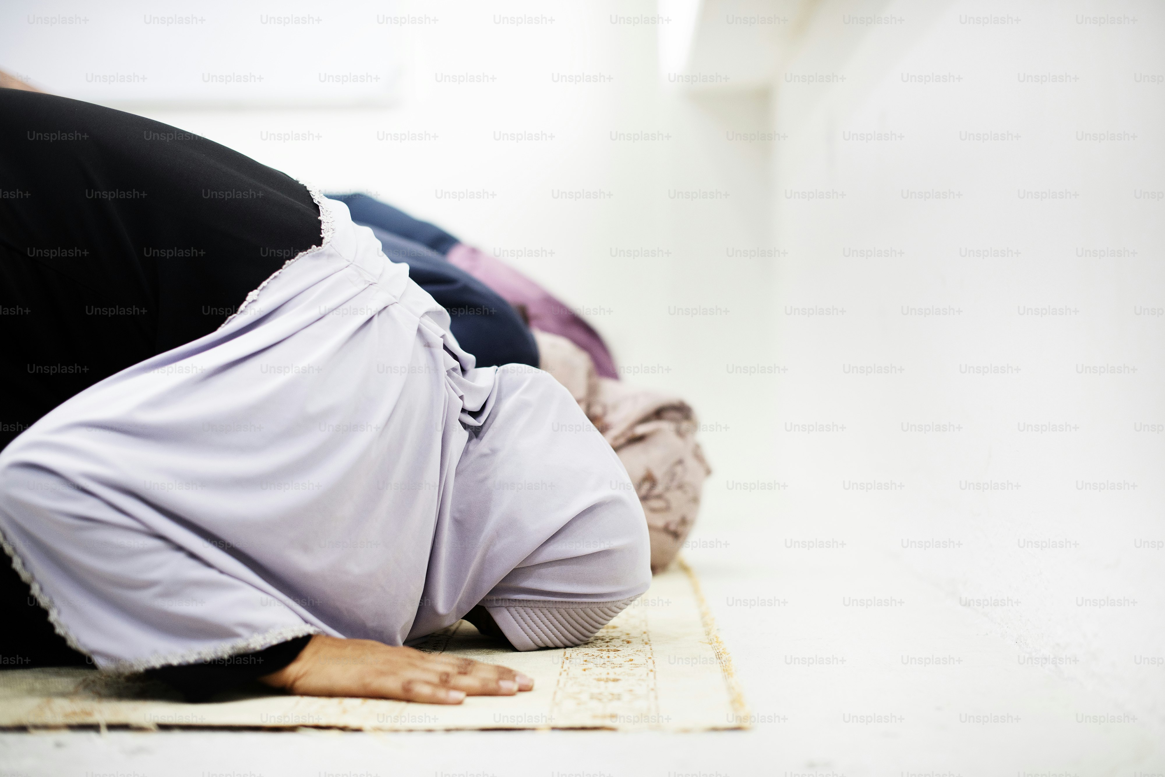 Orang-orang Muslim berdoa