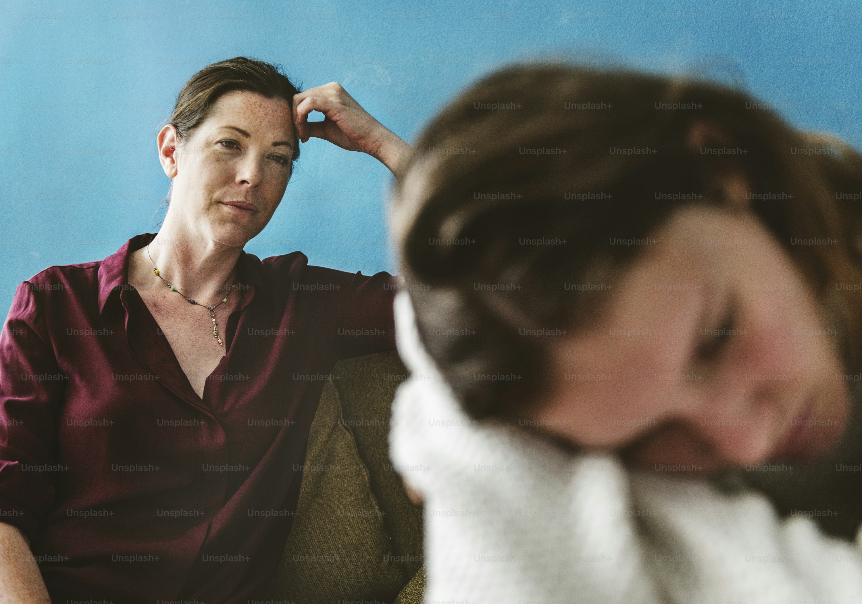 Mère et fille adolescente se disputant