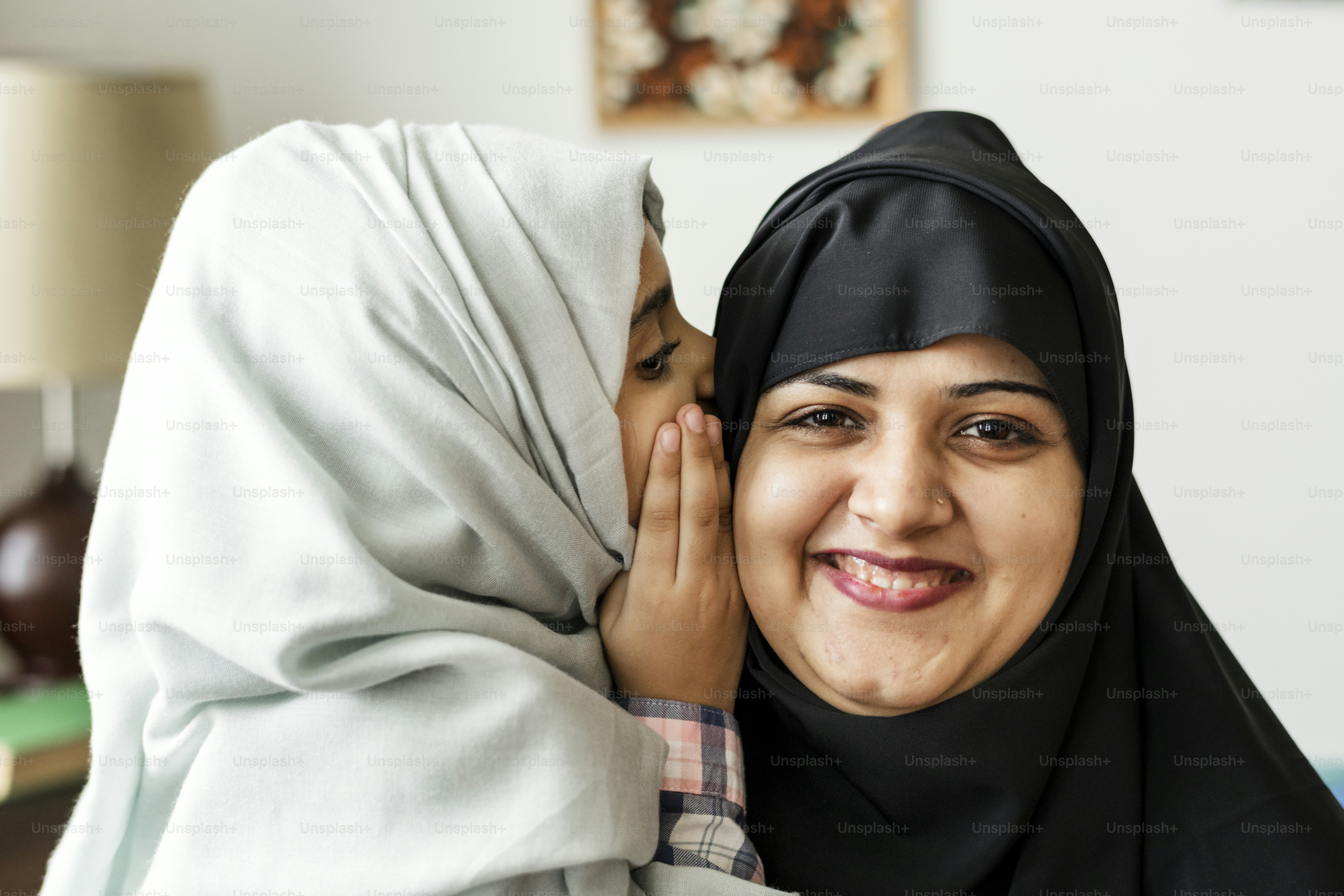 Ibu dan anak perempuan Muslim yang manis