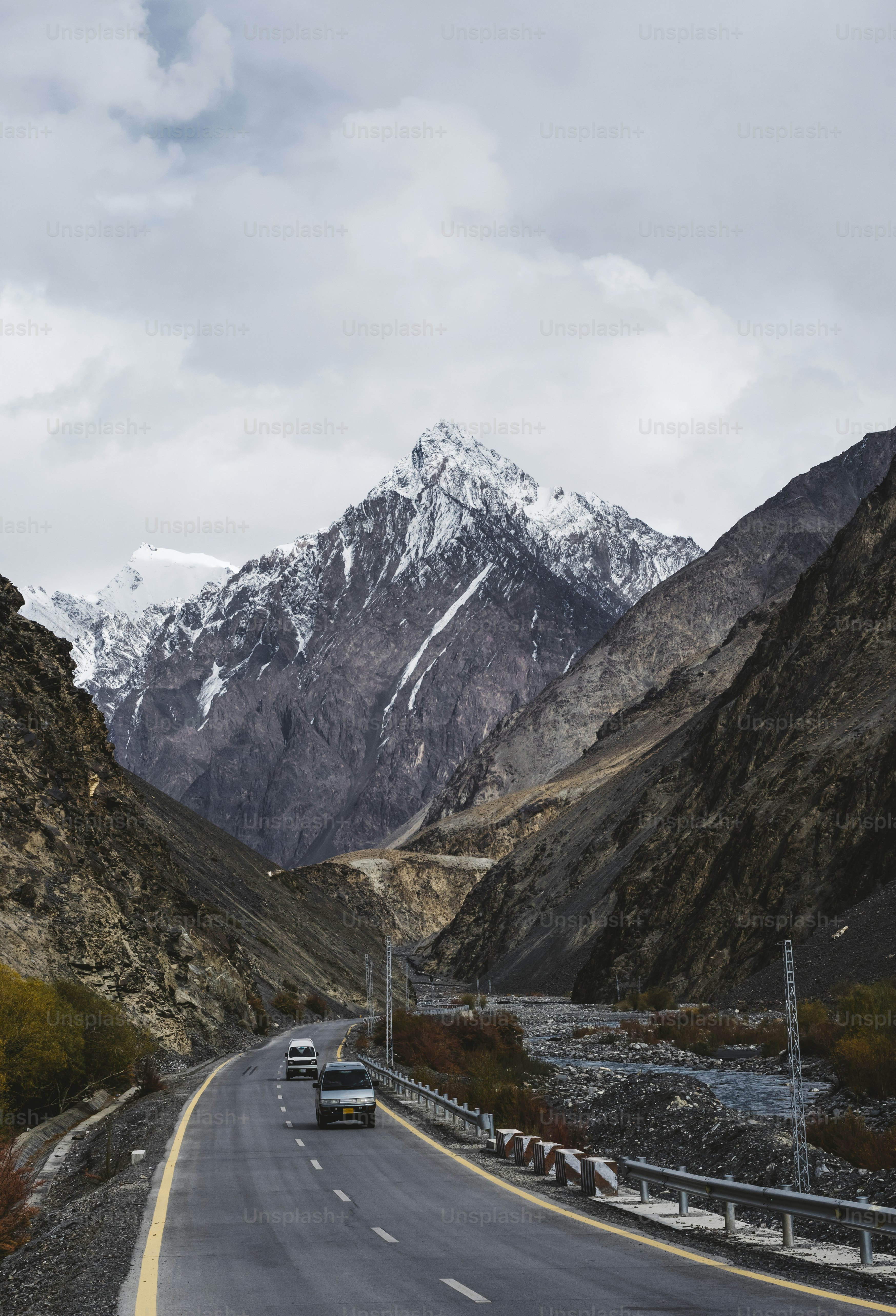 Road to the Himalaya Mountains