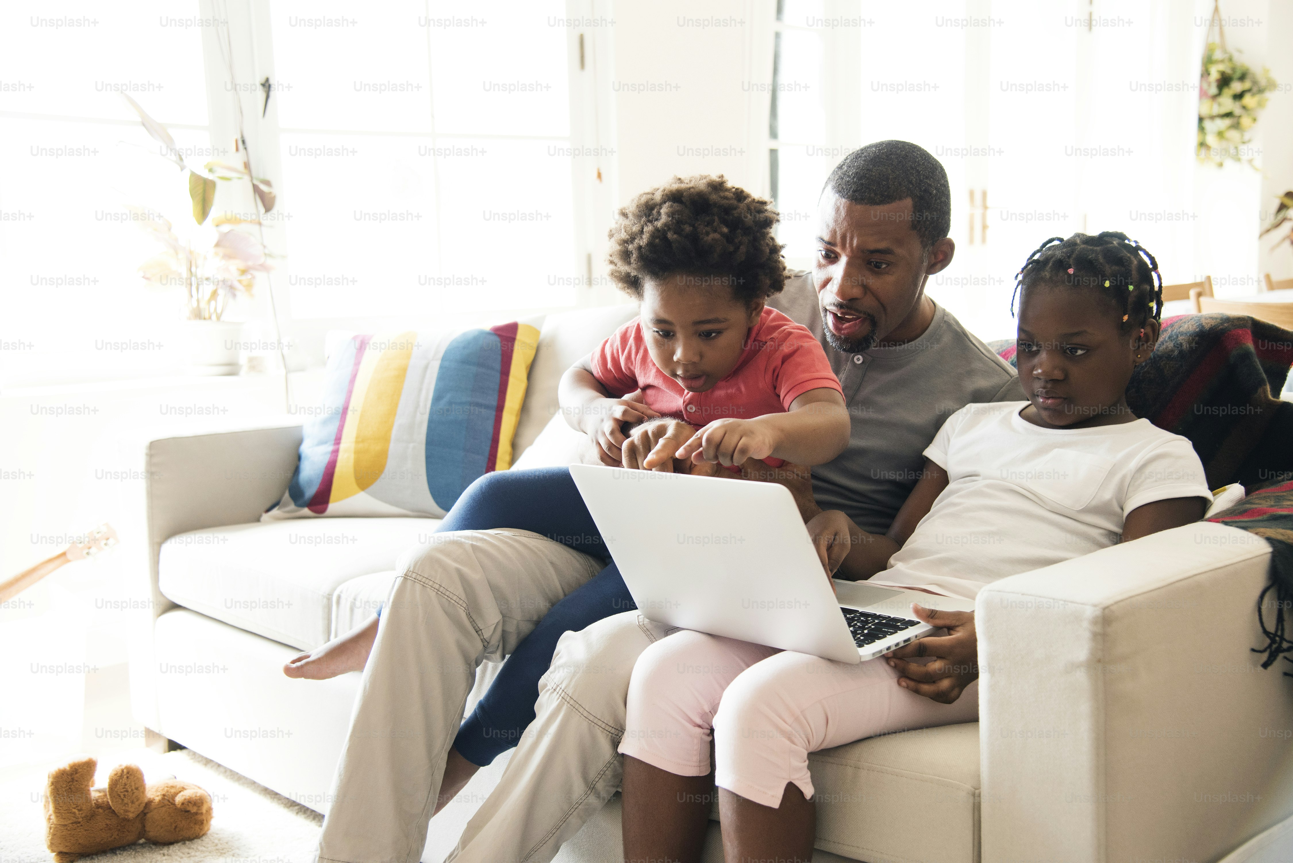 Famiglia nera che trascorre del tempo insieme