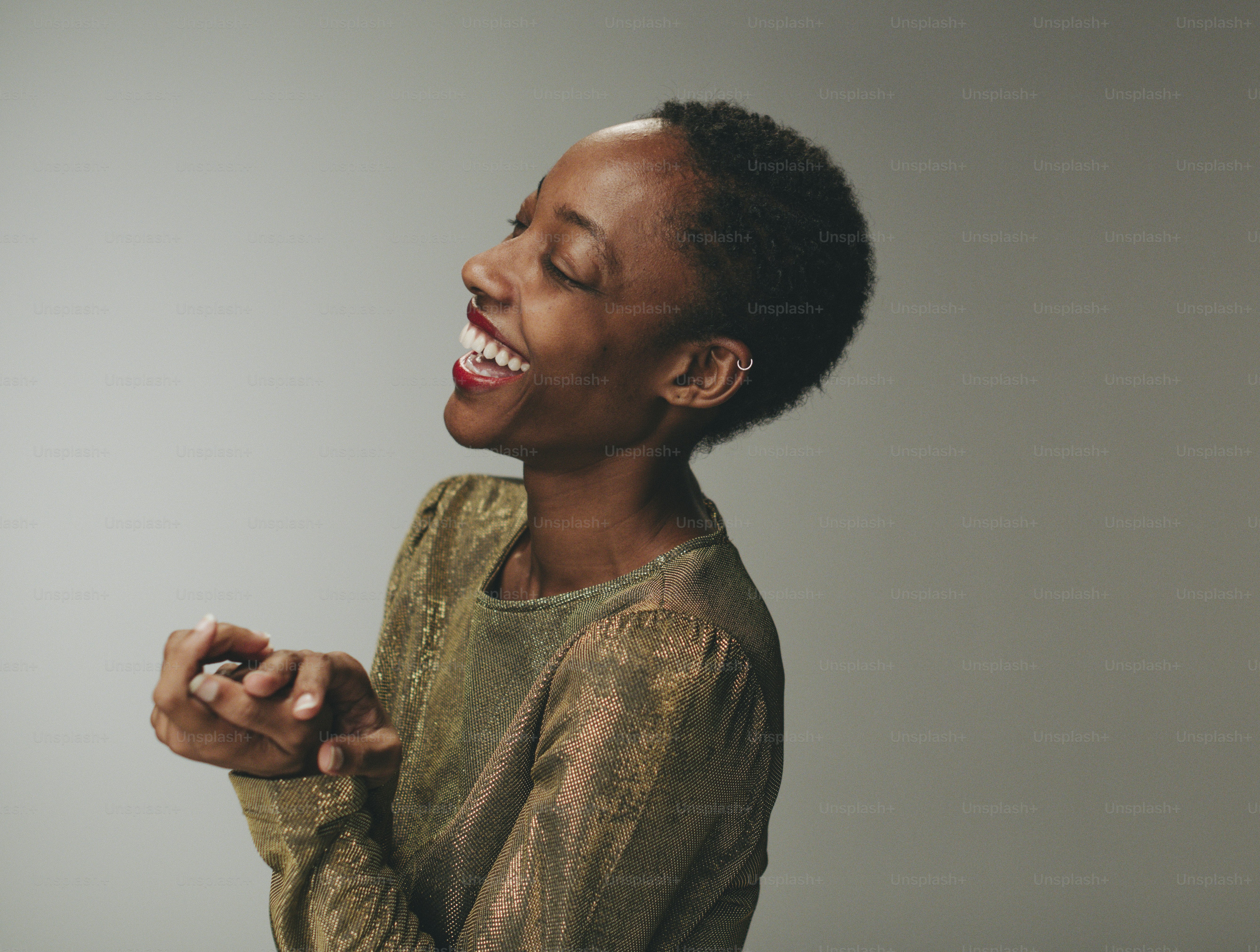 Cheerful model posing for a photo shoot photo – Fashion Image on Unsplash