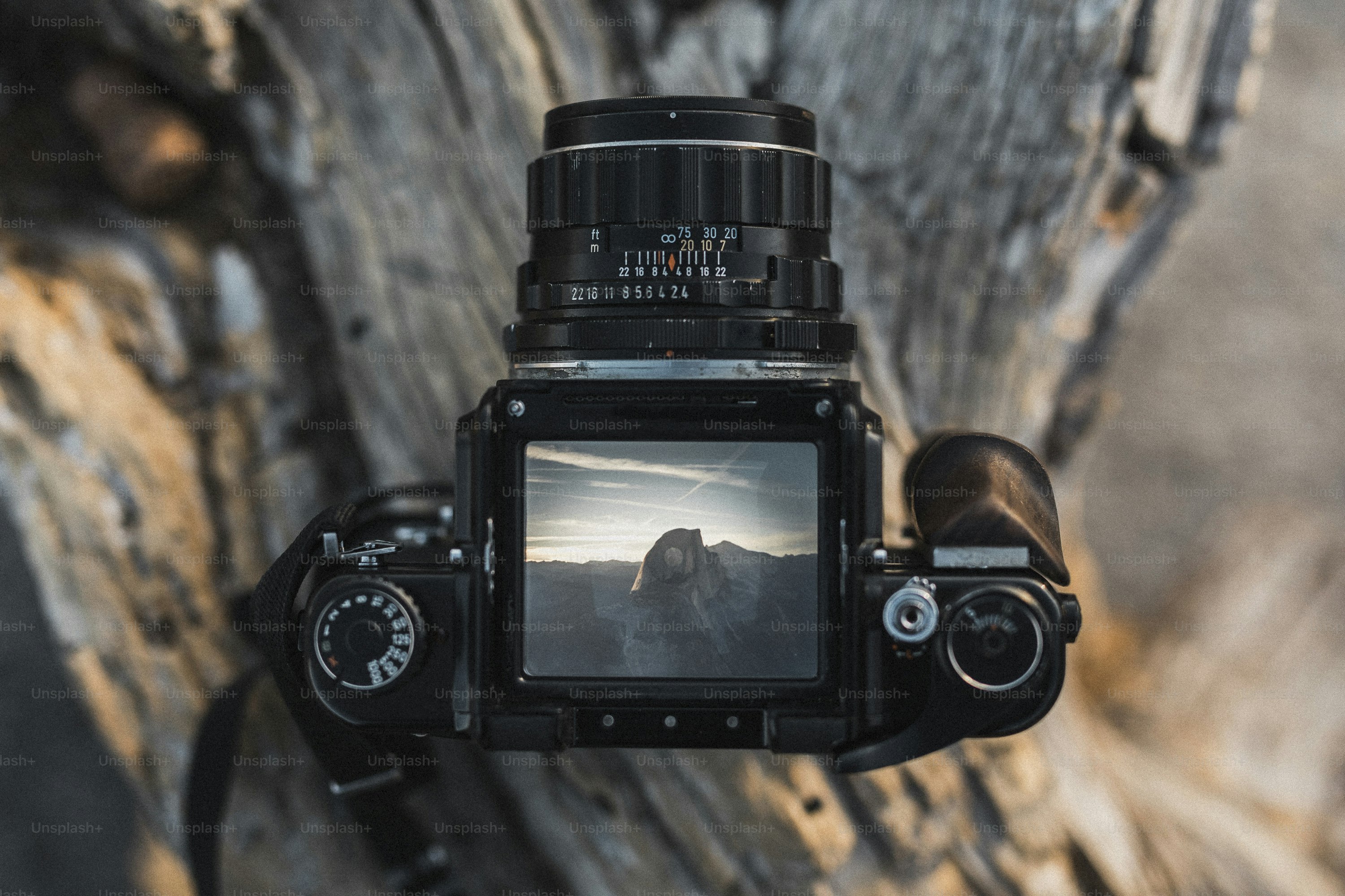 Blick auf den Half Dome im Yosemite Nationalpark, USA von einer Retro-Kamera