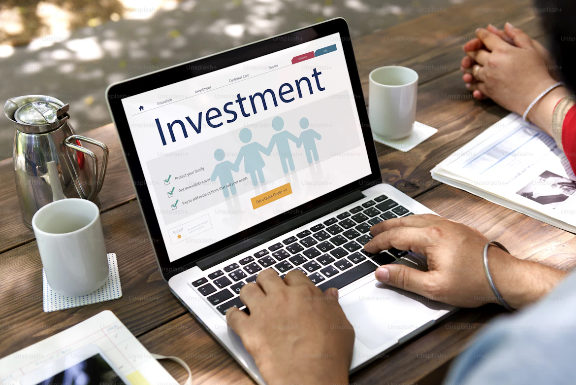 Investor comparing a 401(k) and IRA while planning for retirement