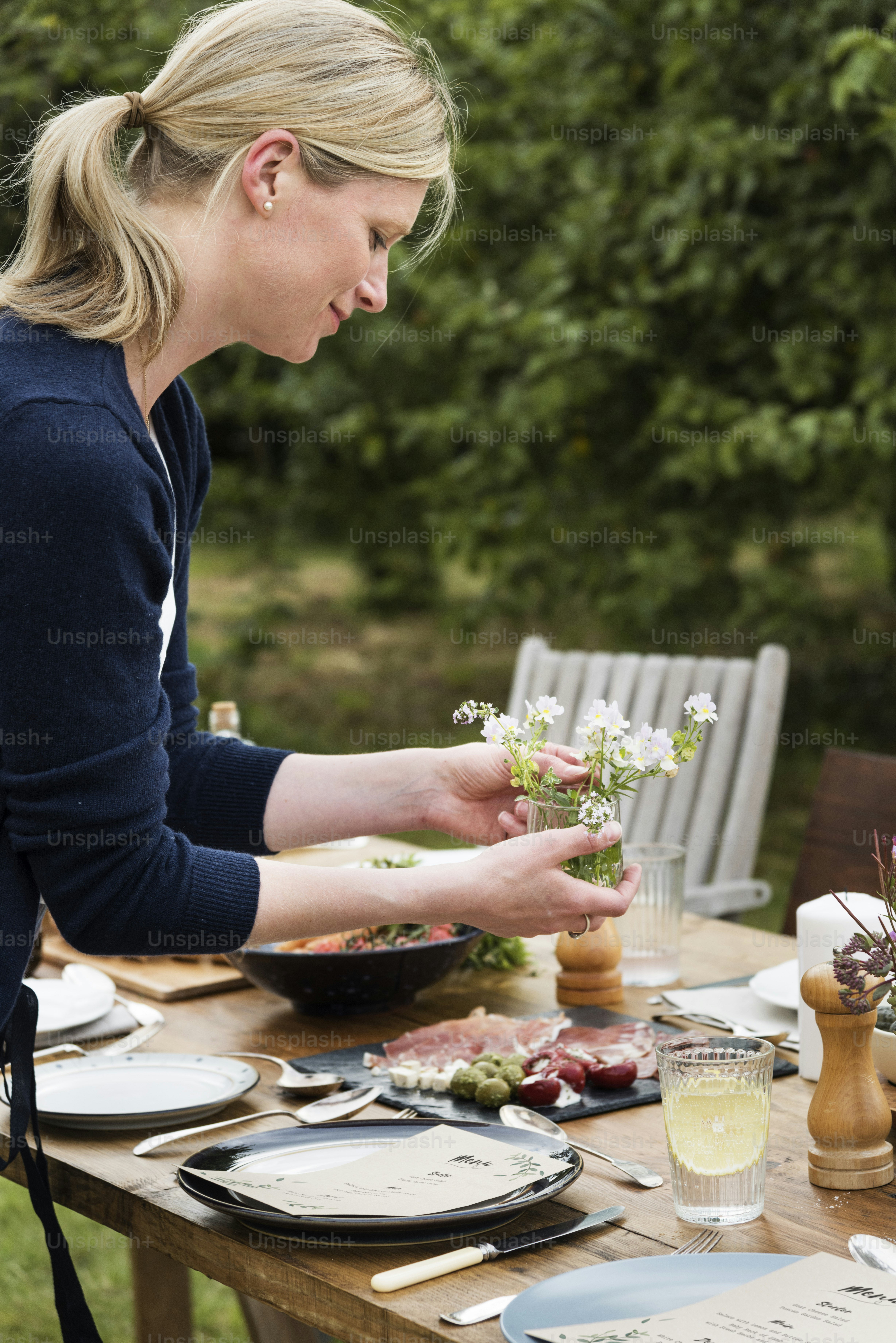 Should Fresh Flowers Be Kept Away From Sunlight and Heat Sources?