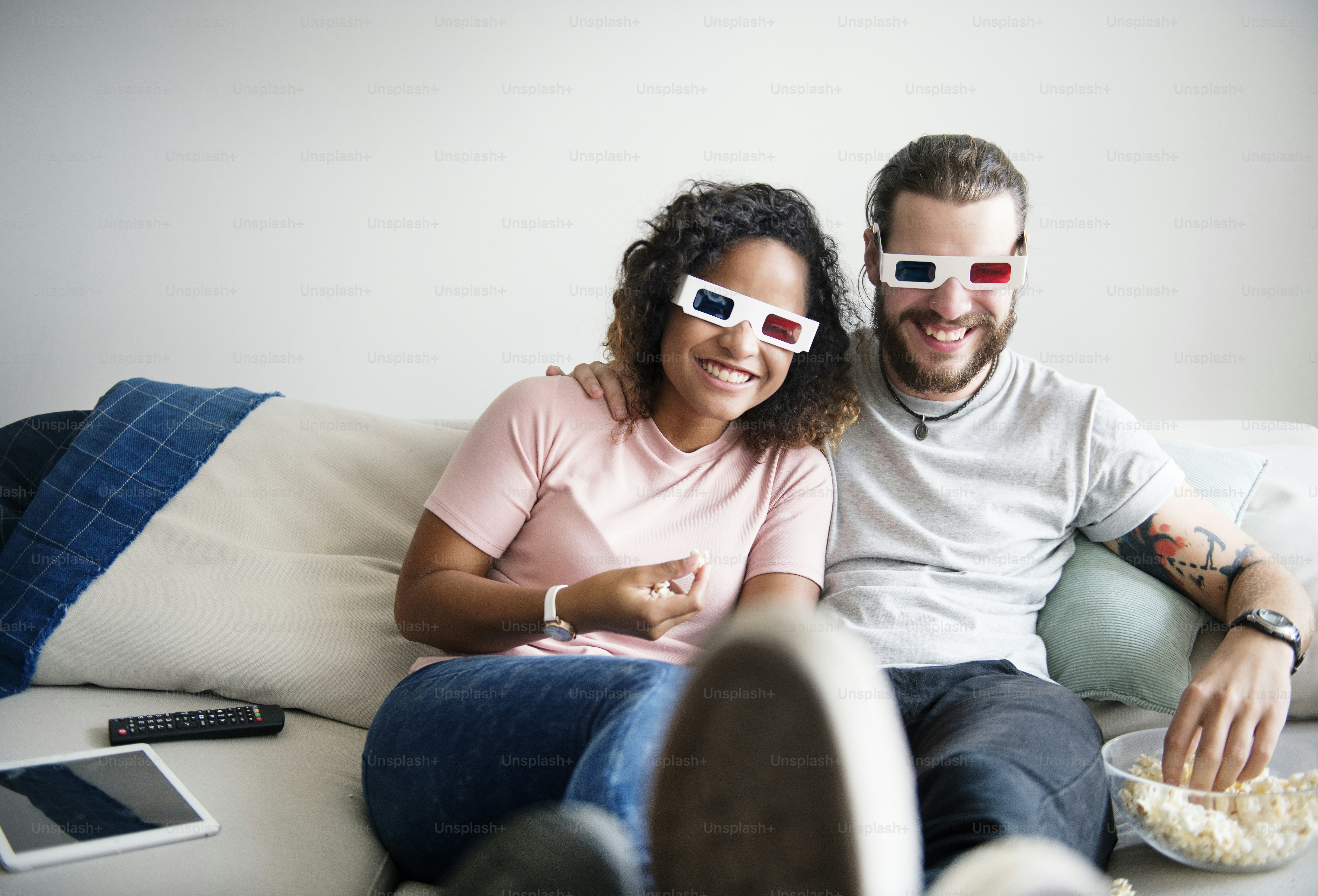 Paar, das zusammen 3D-Filme anschaut