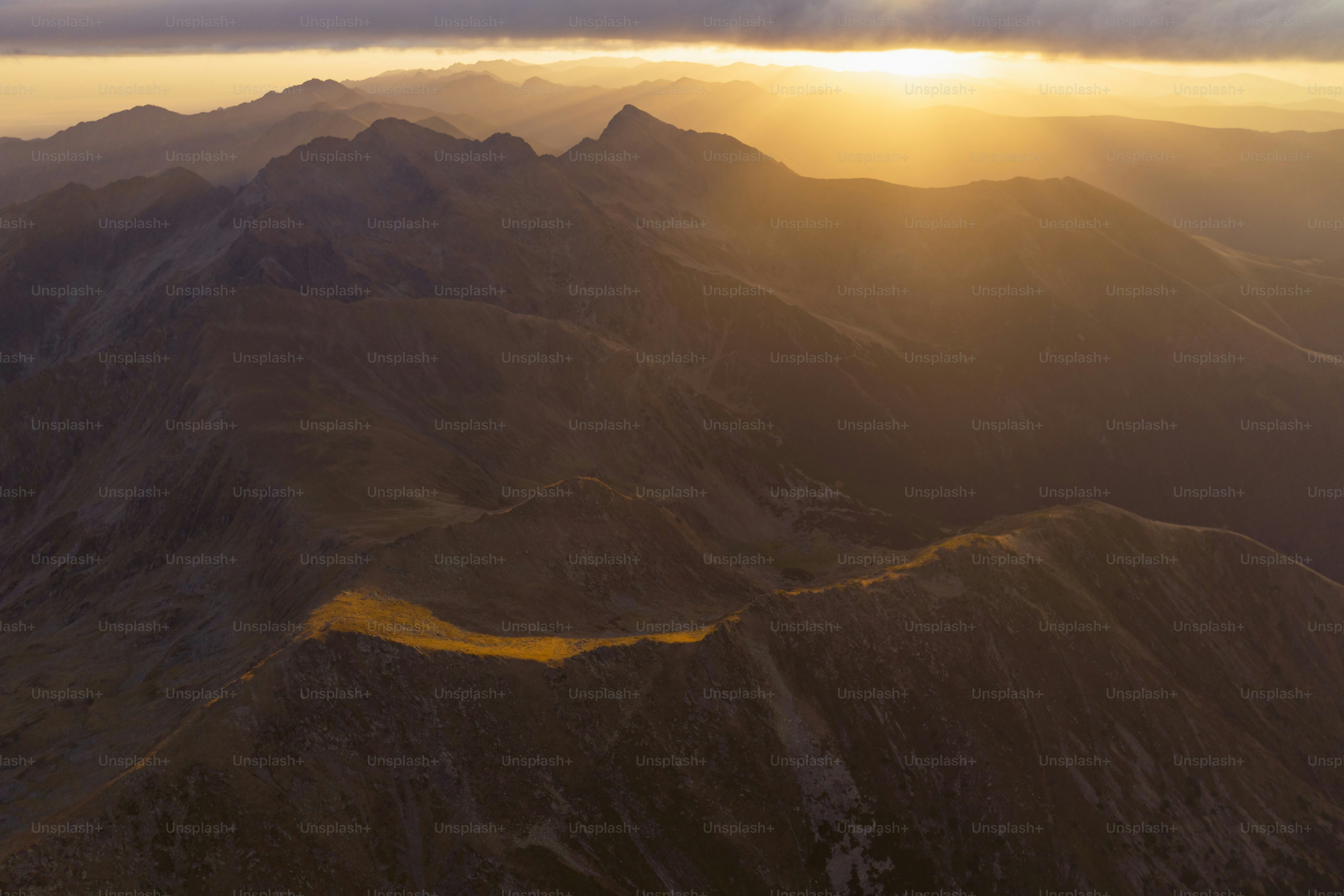 The sun is setting over a mountain range photo – Travel Image on Unsplash