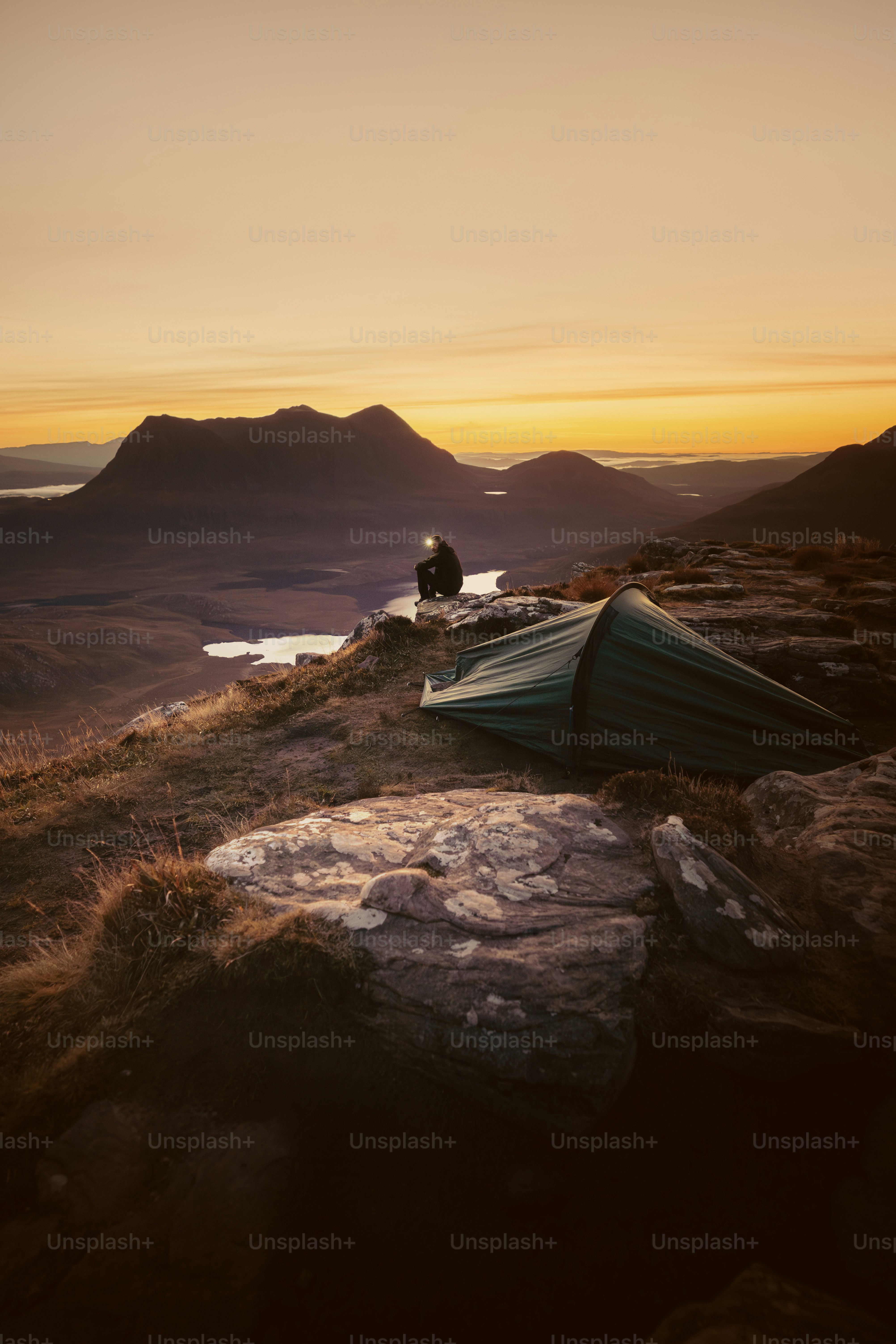 Portable solar charging setup at sunrise demonstrating effective outdoor power optimization