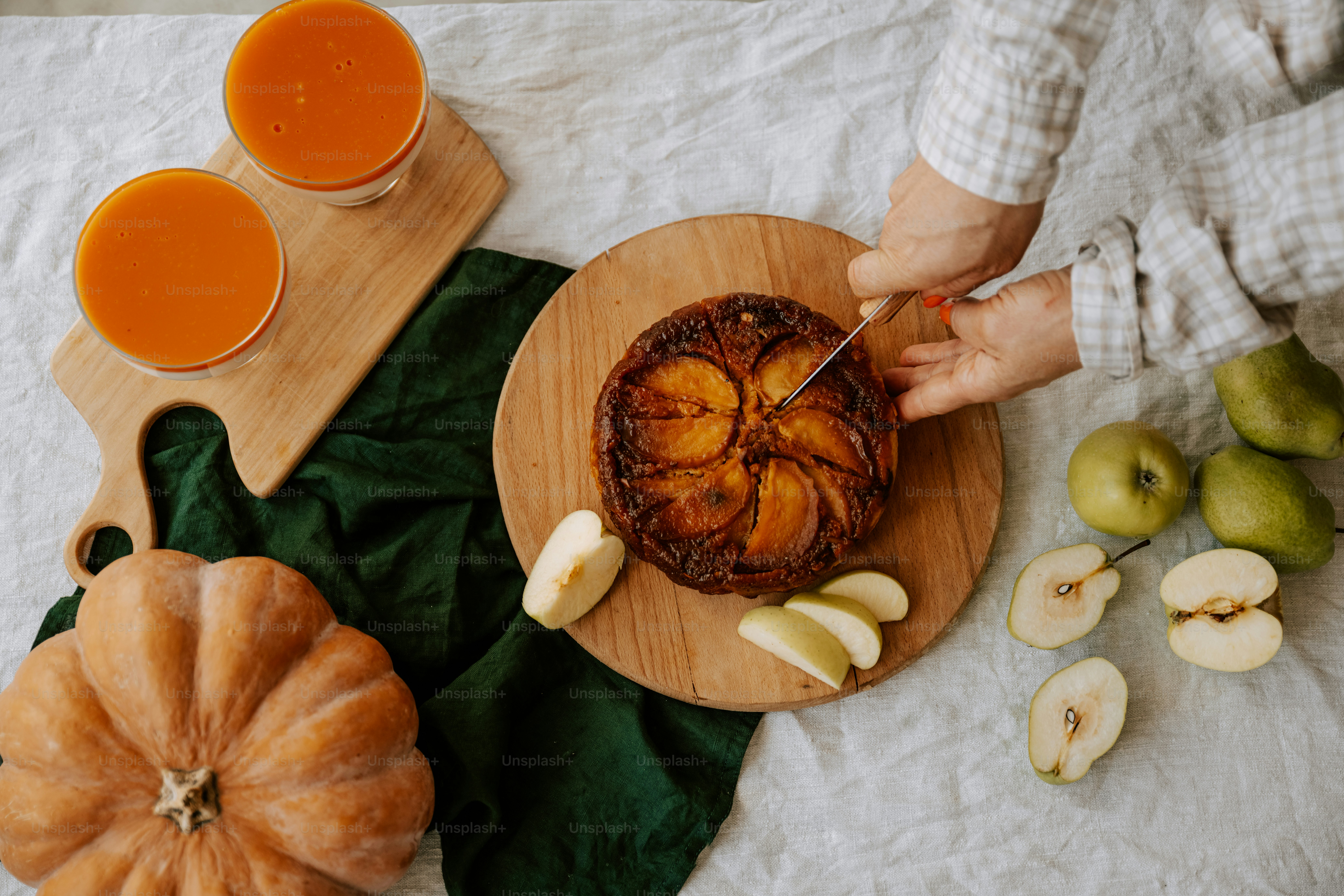 A person cutting a cake on top of a table photo – Food Image on Unsplash