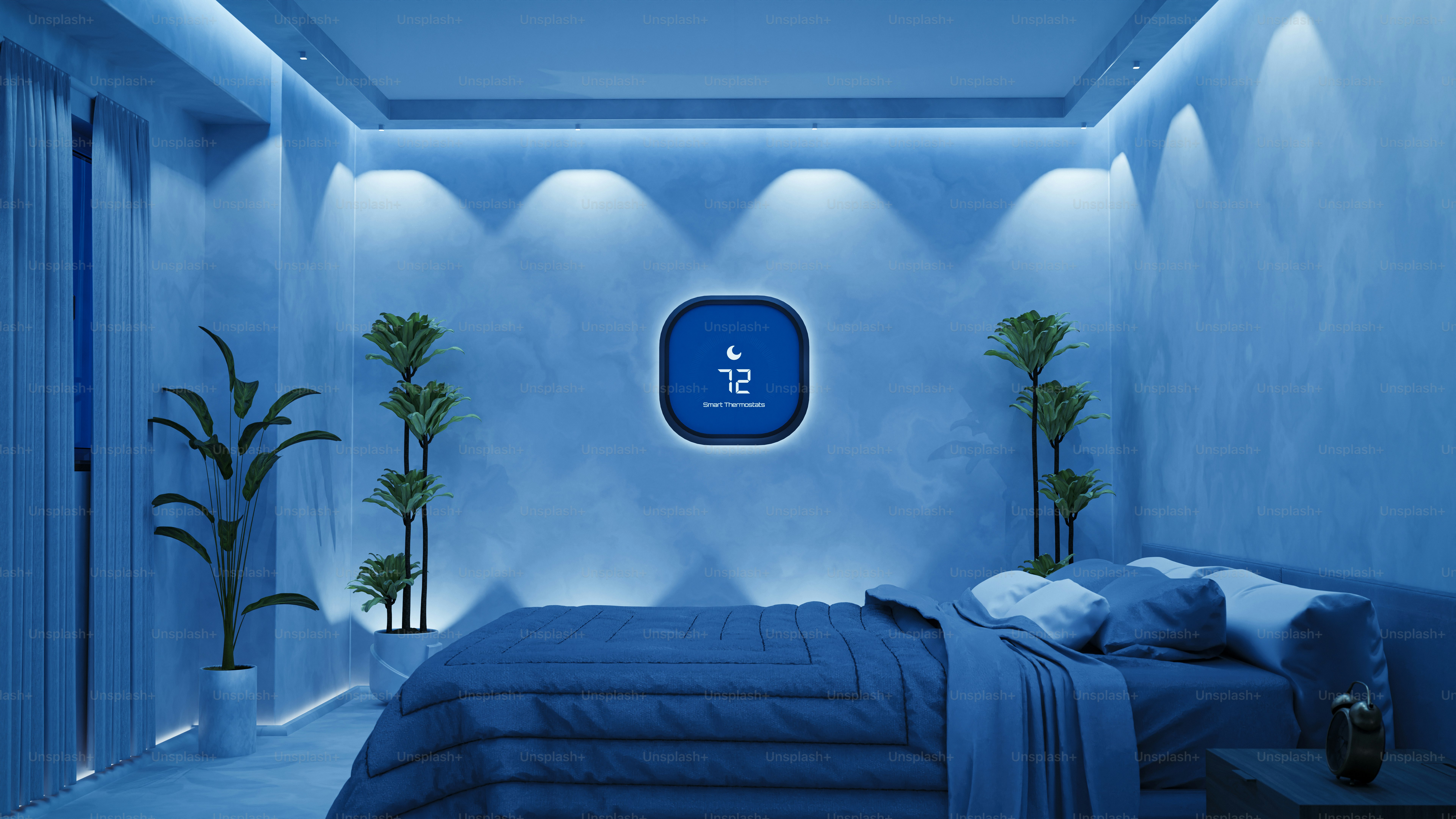 Una camera da letto con un letto ben fatto e un lucernario