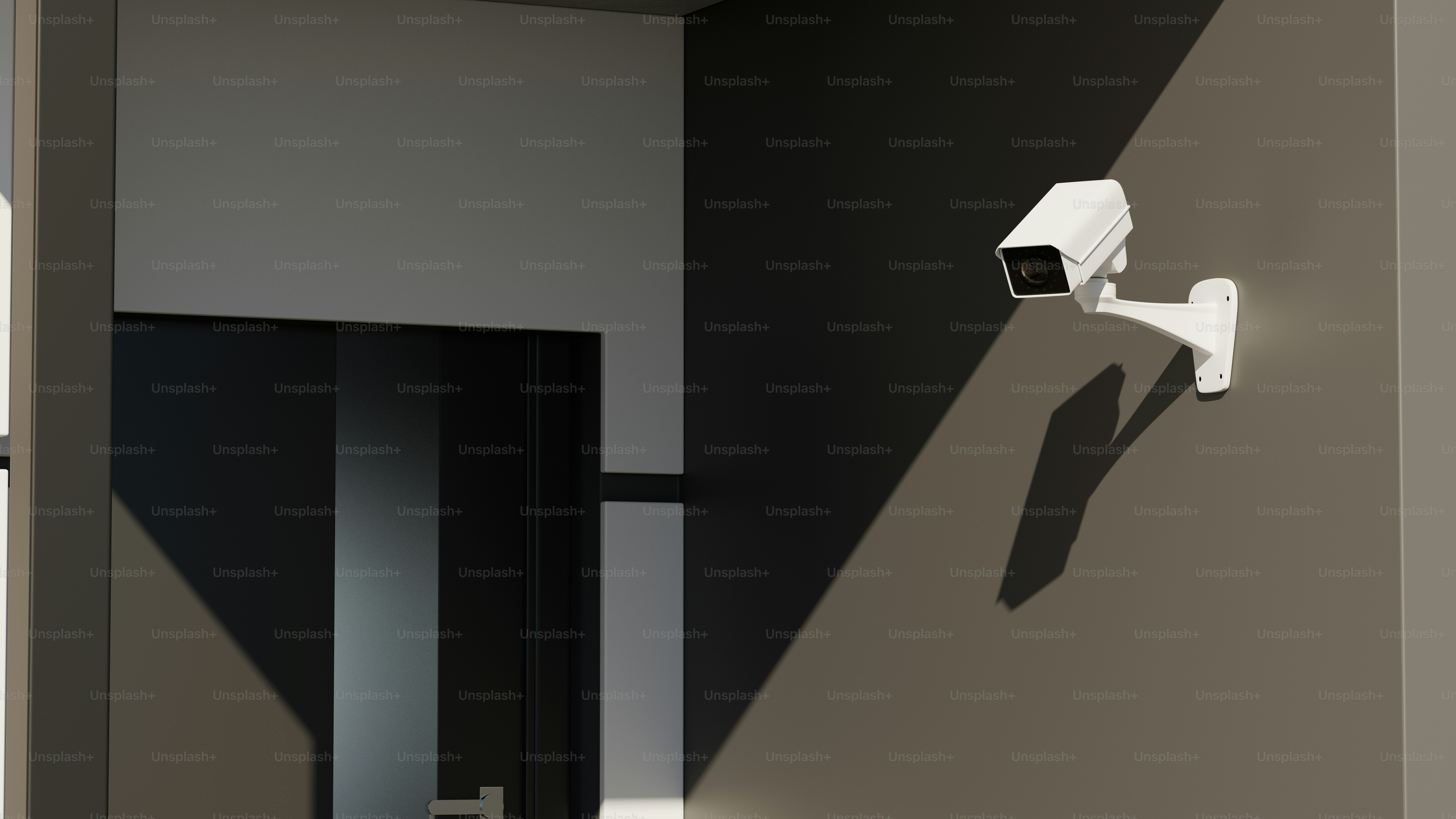 Eine Kamera, die an der Seite einer Wand montiert ist