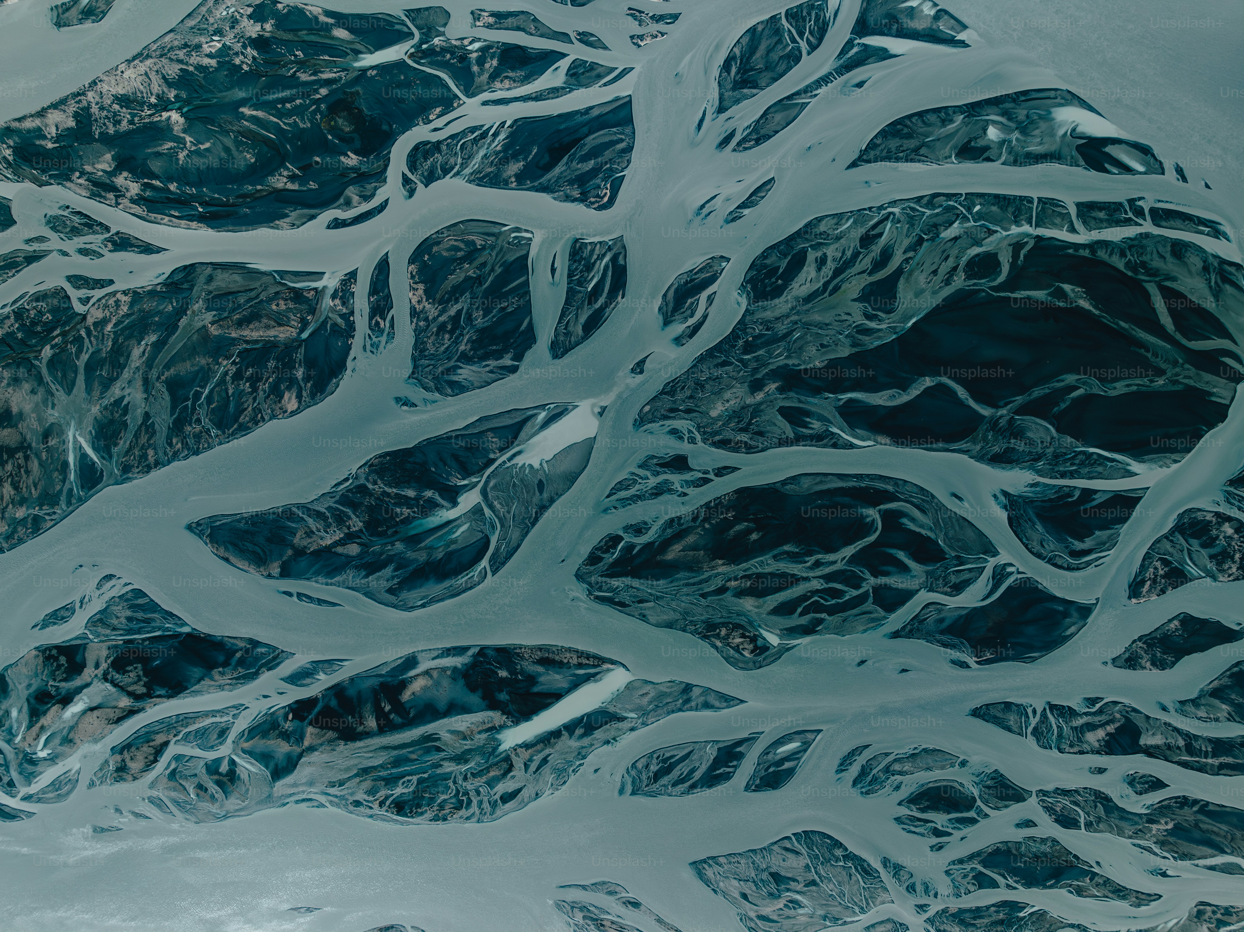 An aerial view of a snow covered mountain photo – Travel Image on Unsplash