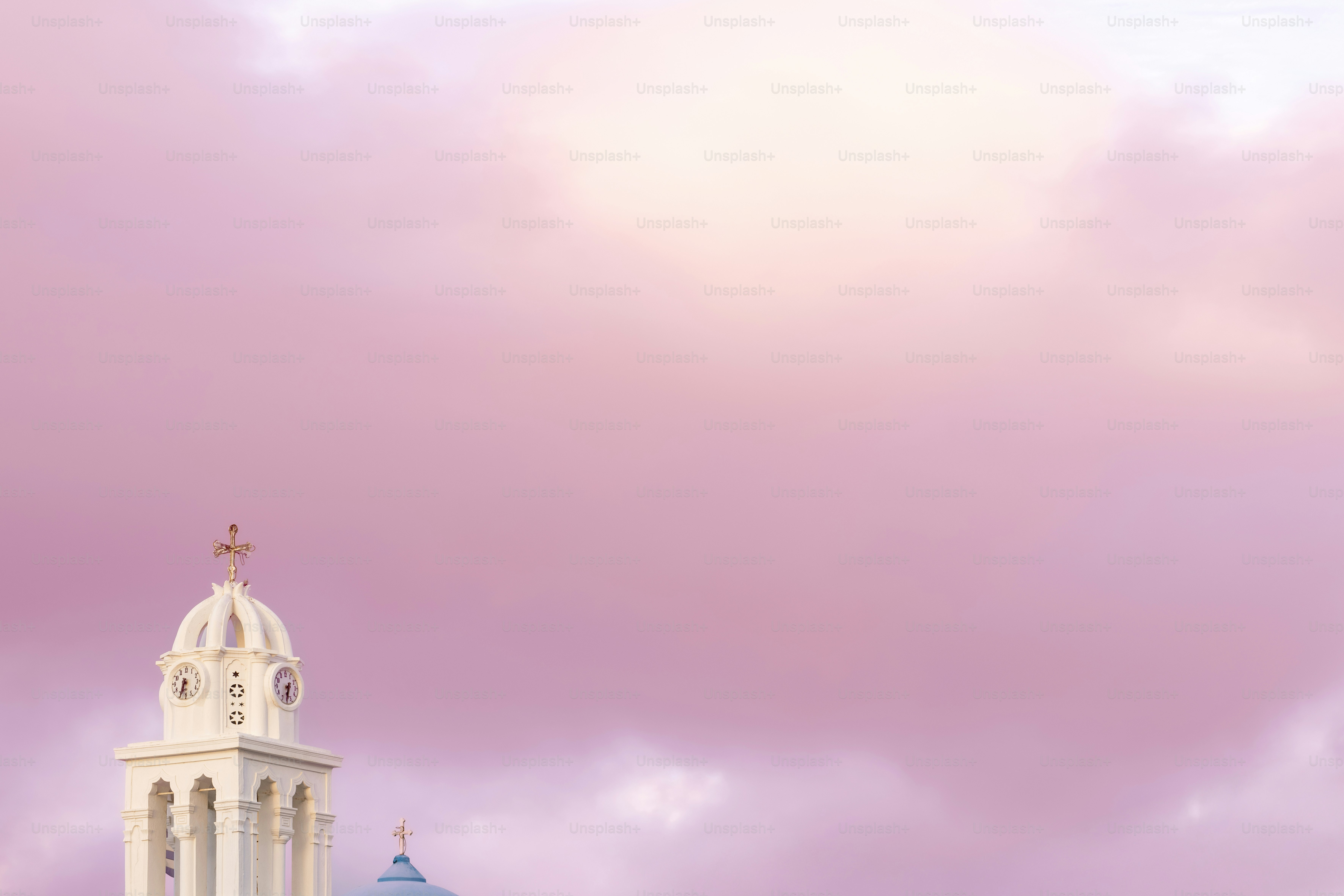 A large white building with a blue dome on top