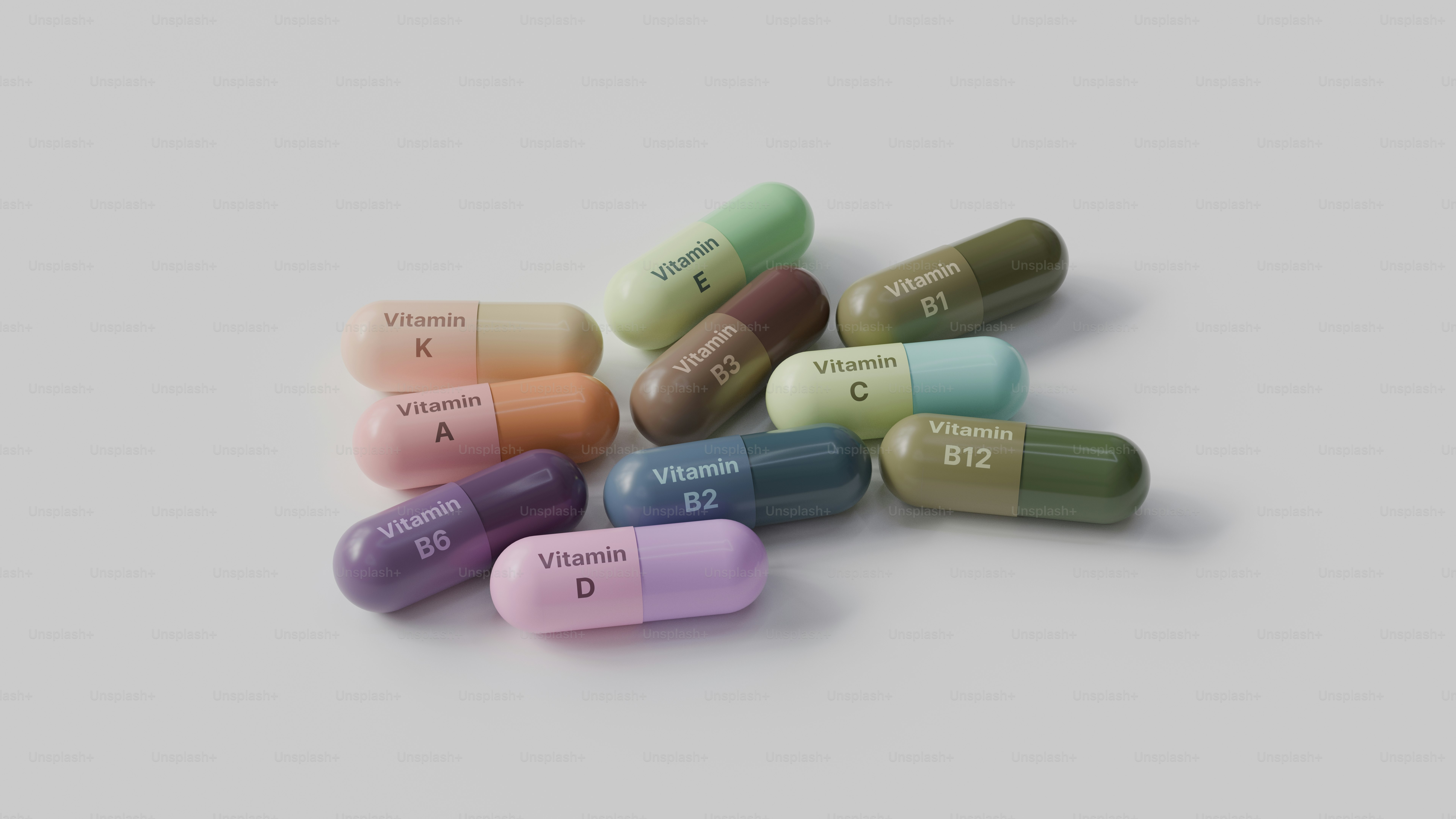 Un montón de pastillas encima de una mesa