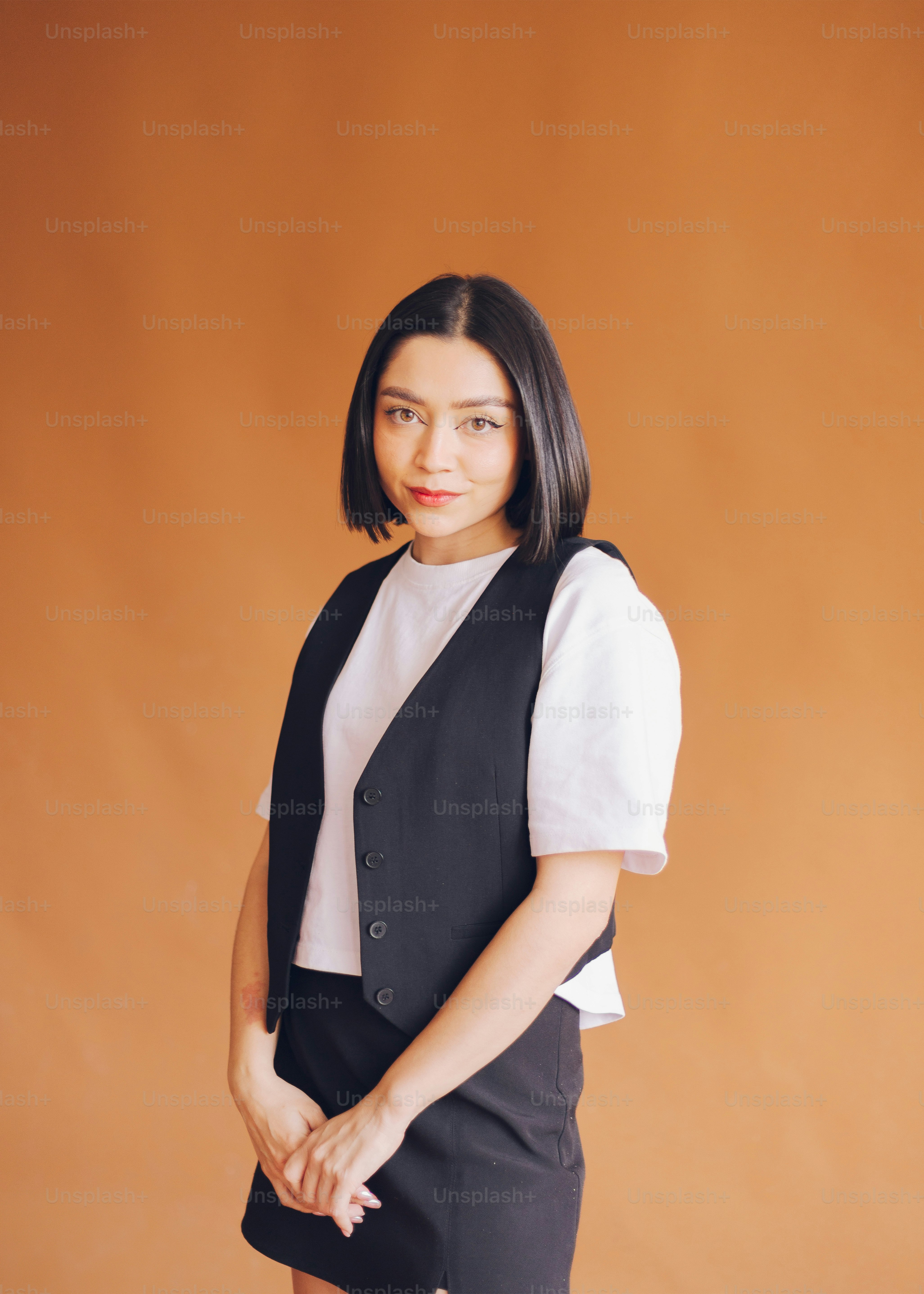 A woman standing in front of a brown wall photo – Avatar Image on Unsplash