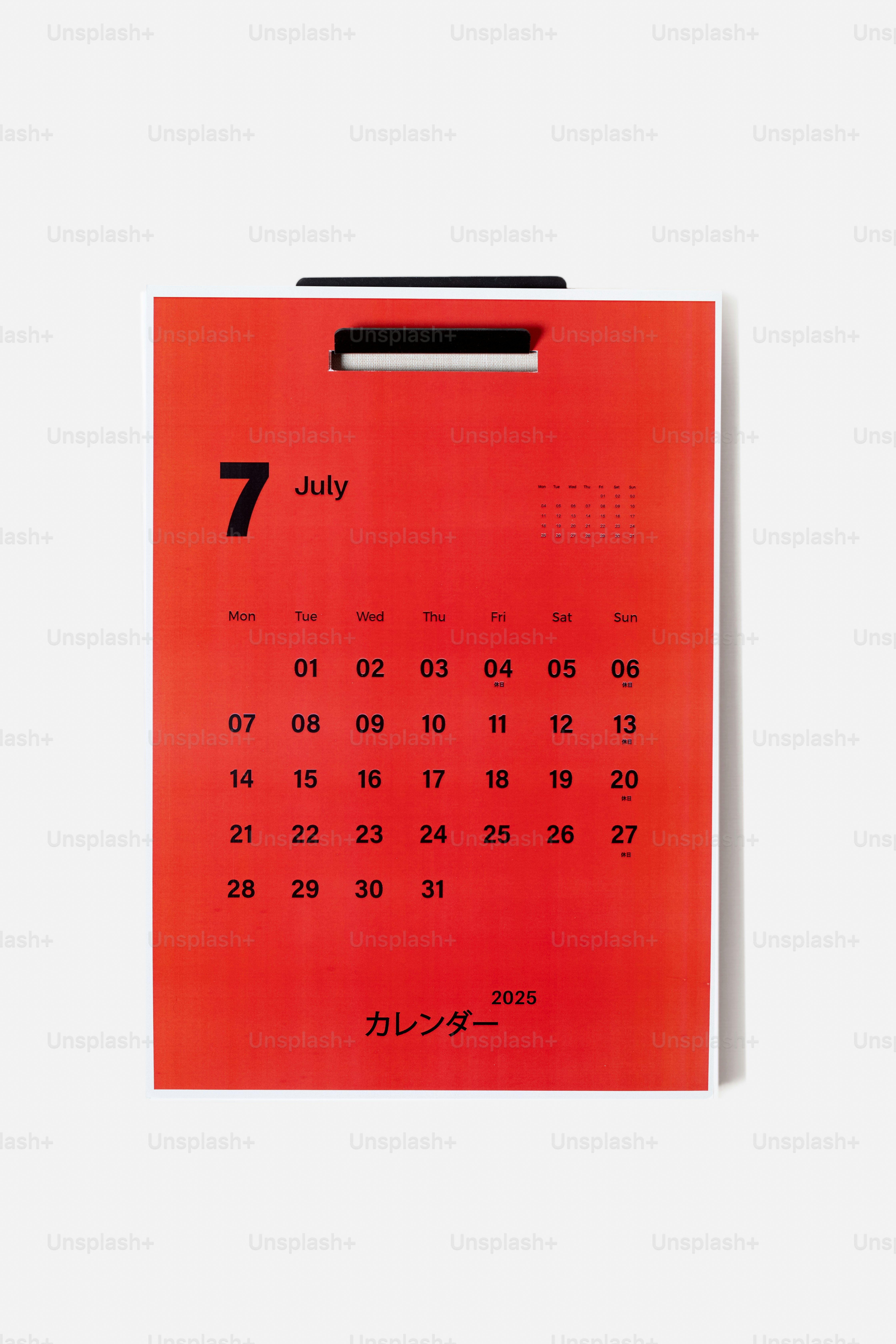 A red calendar with the number seven on it