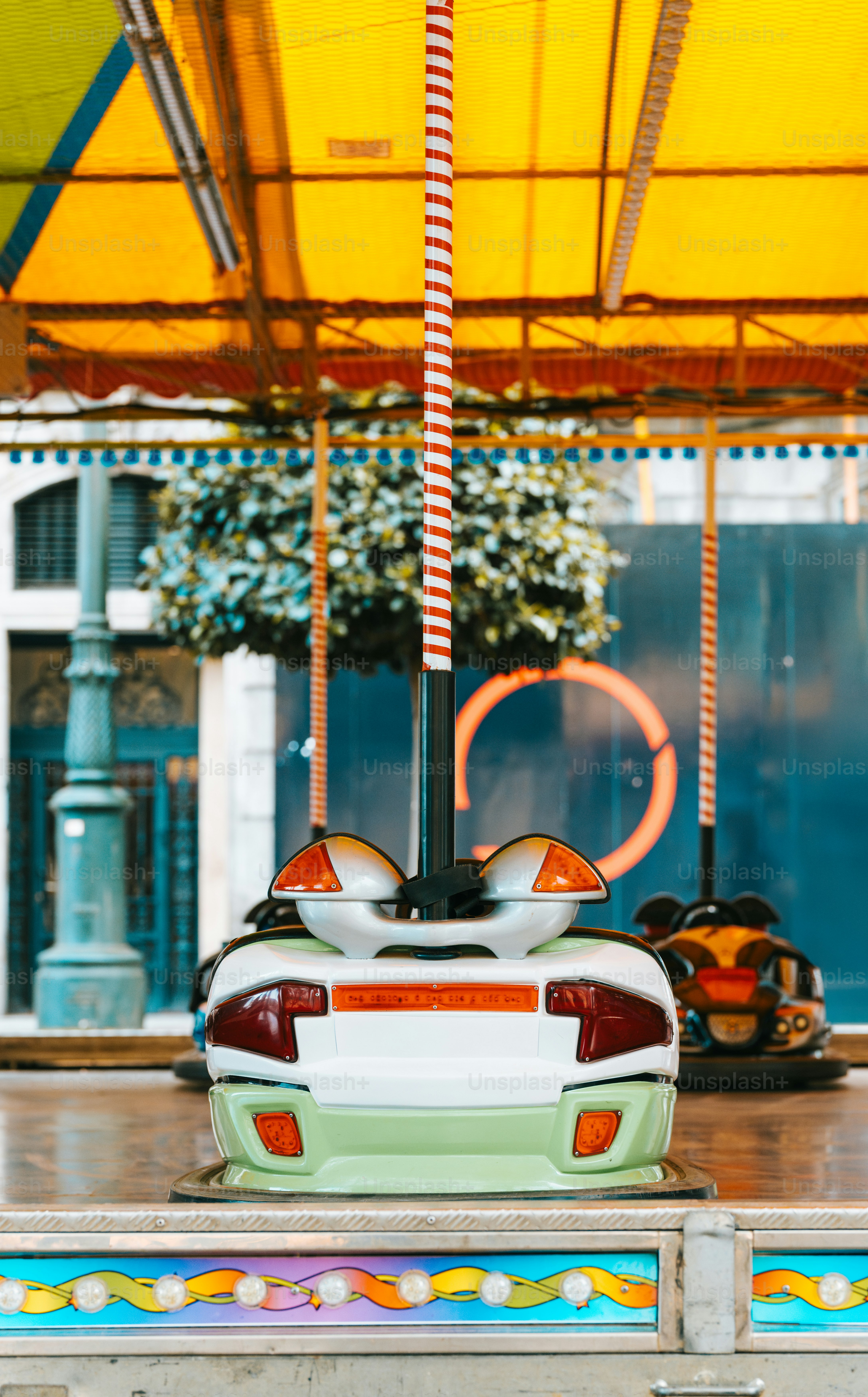 A close up of a colorfully decorated carnival ride photo – Amusement ...