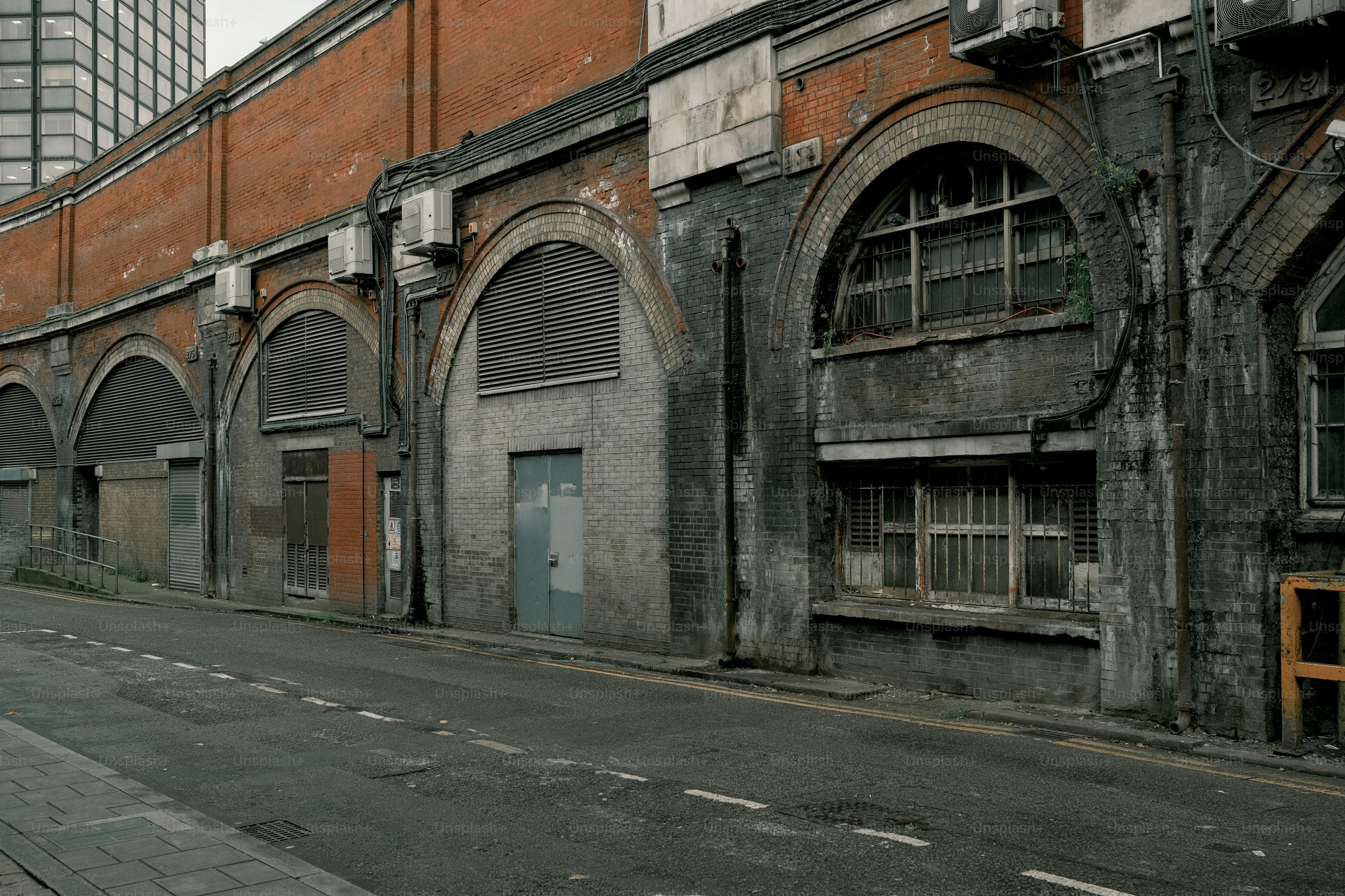 premium_photo-1732106310104-698dad254fd1?ixid=M3wxMjA3fDB8MXxzZWFyY2h8MTN8fHR5cmUlMjBzYWxlcyUyMGJpcm1pbmdoYW18ZW58MHx8fHwxNzU3MjI3ODQyfDA\u0026ixlib=rb-4.1.0