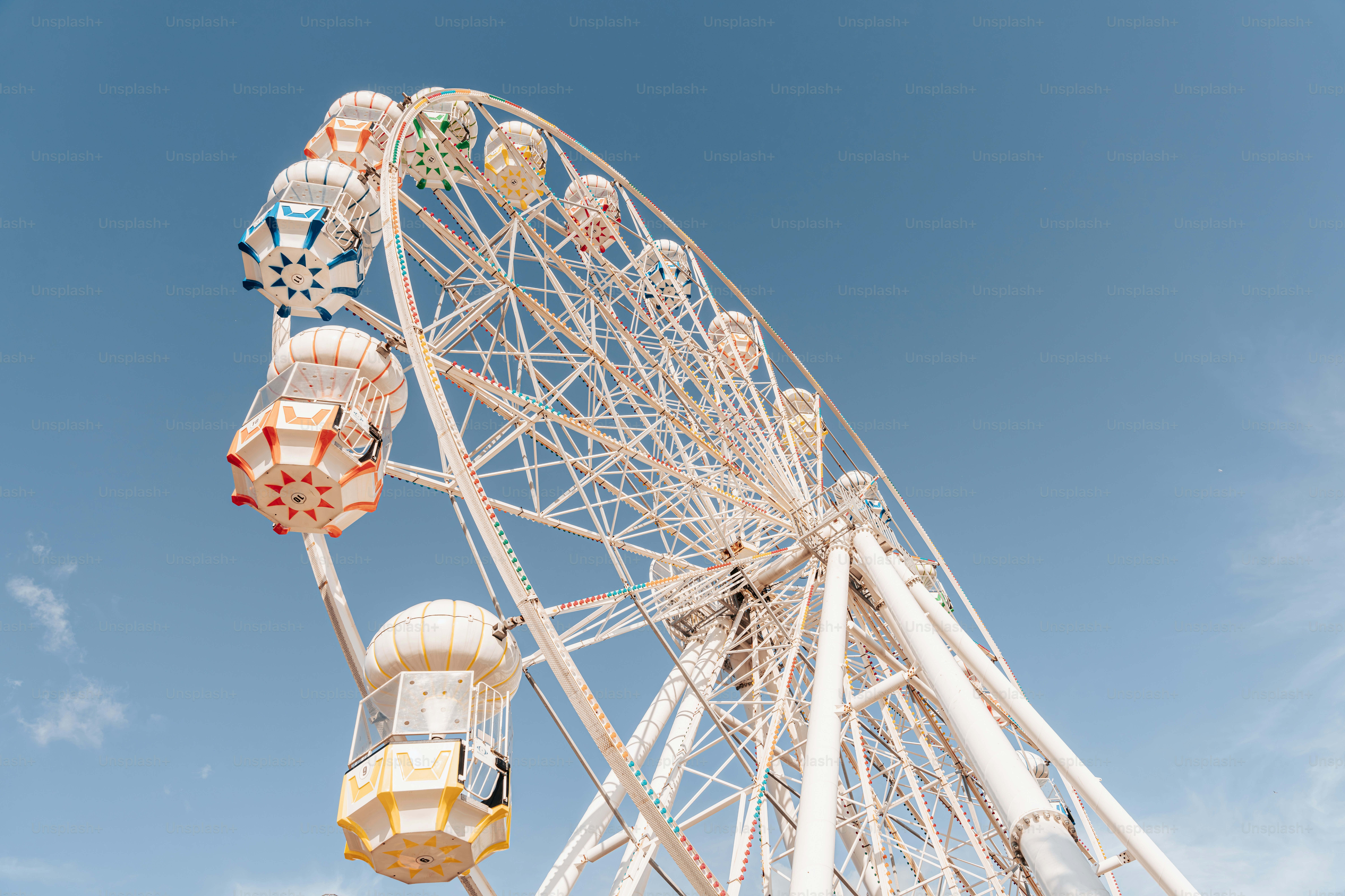 A large ferris wheel sitting next to a tall building photo – Fairground ...