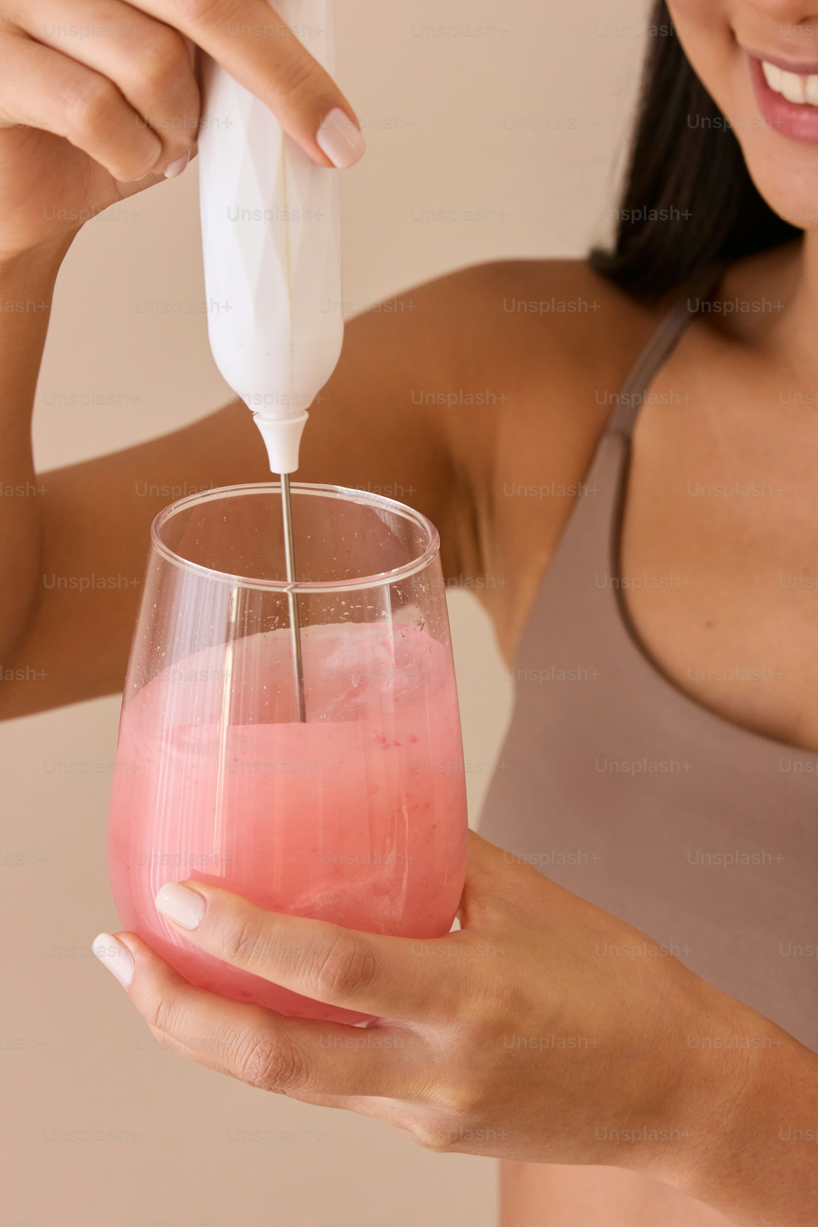 premium_photo-1732563290780-06e98b36f67b?ixid=M3wxMjA3fDB8MXxzZWFyY2h8MXx8cHJvdGVpbiUyMHN1cHBsZW1lbnR8ZW58MHx8fHwxNzYxNzQ2NjQ2fDA\u0026ixlib=rb-4.1.0