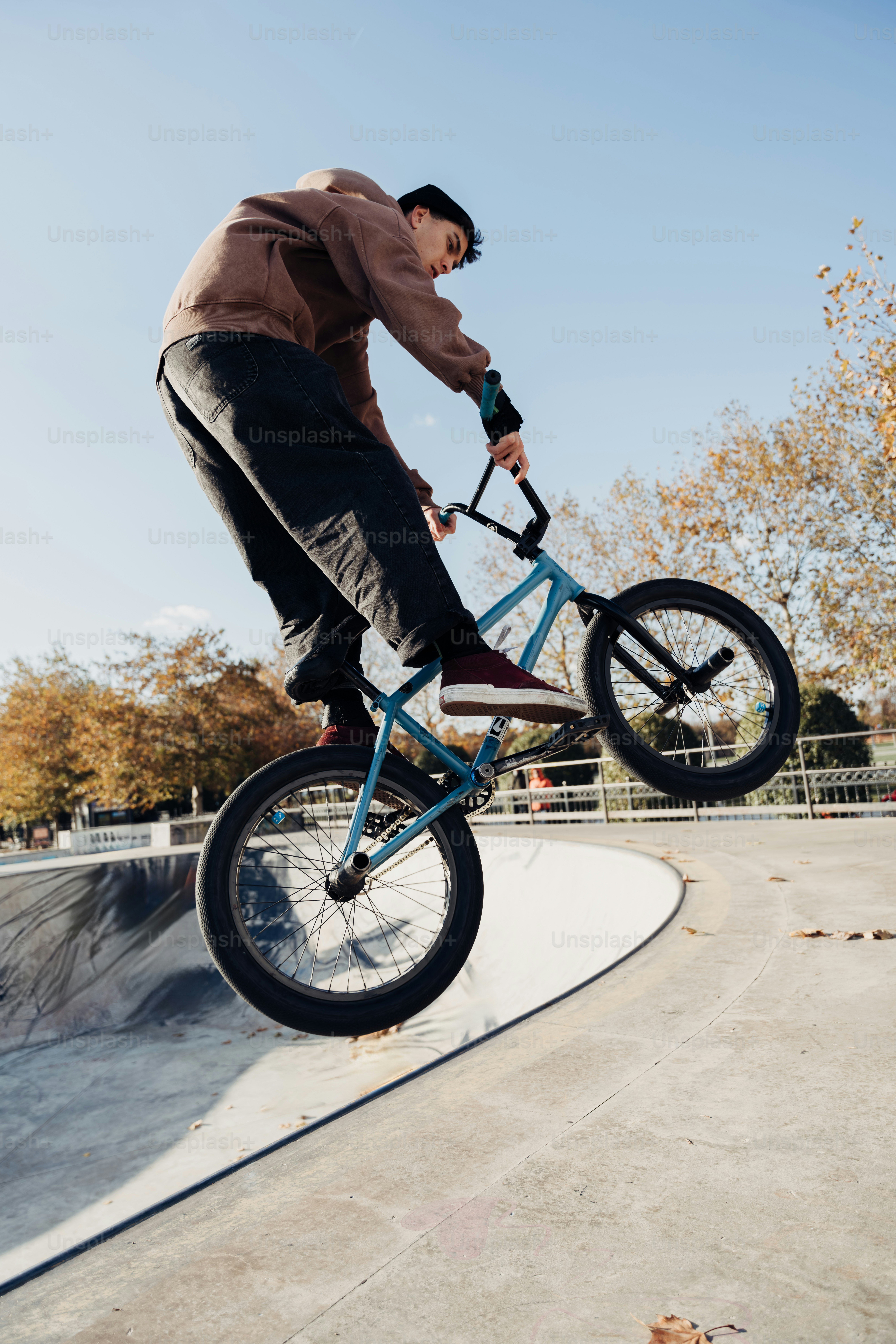A man riding a bike up the side of a ramp photo – Sport Image on Unsplash