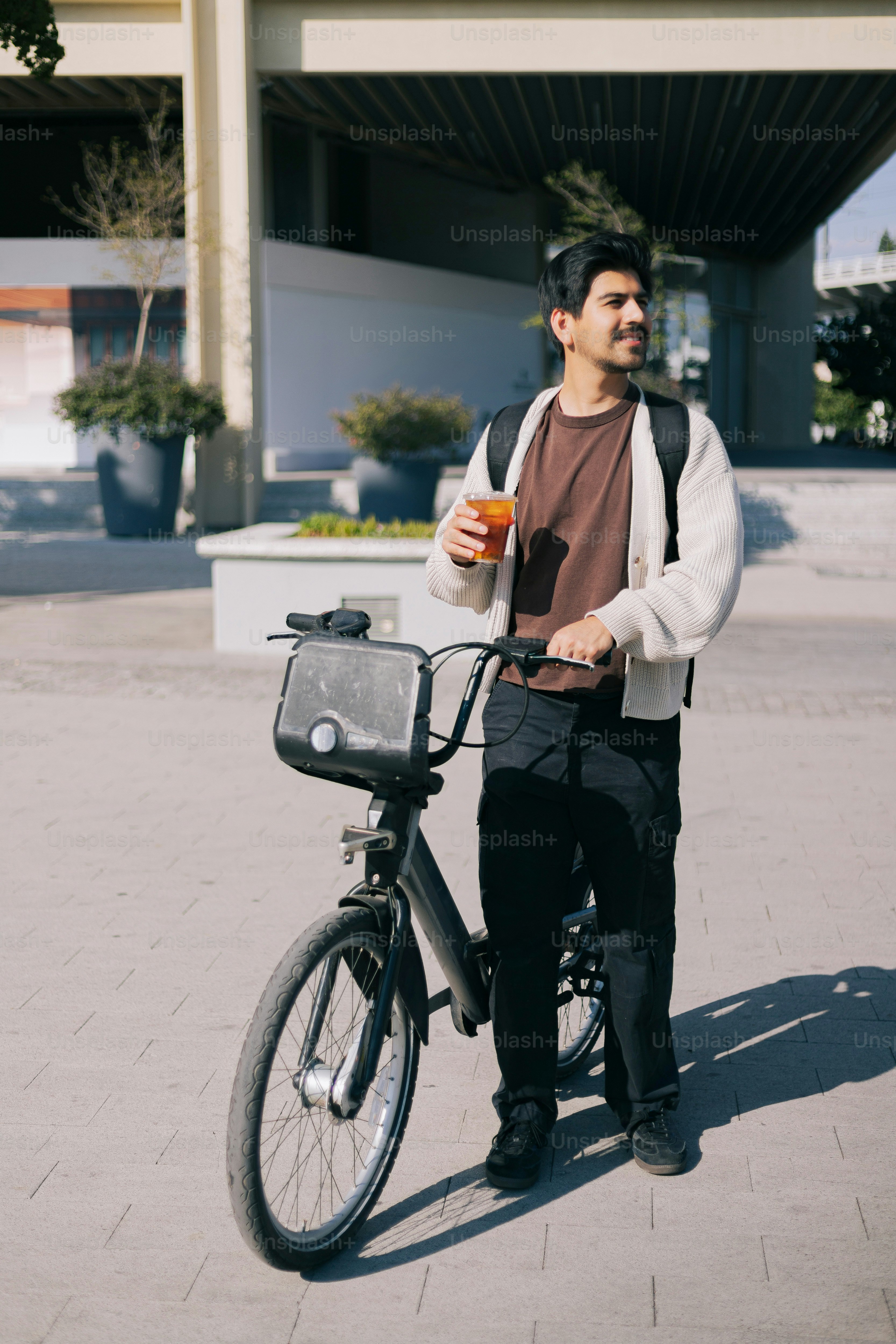 A man riding a bike on a city street photo – Professional Image on Unsplash