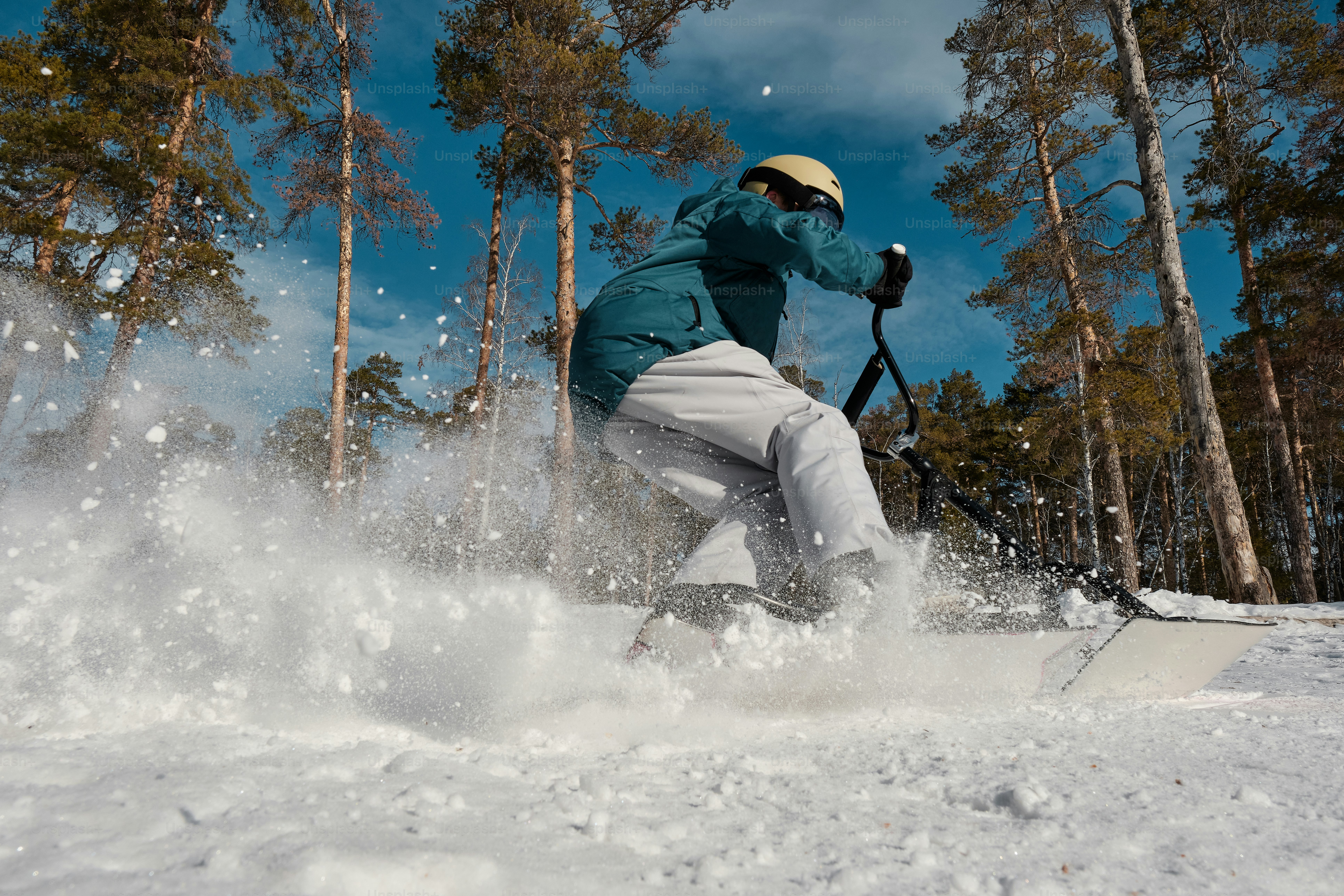 A man riding skis down a snow covered slope photo – Man Image on Unsplash