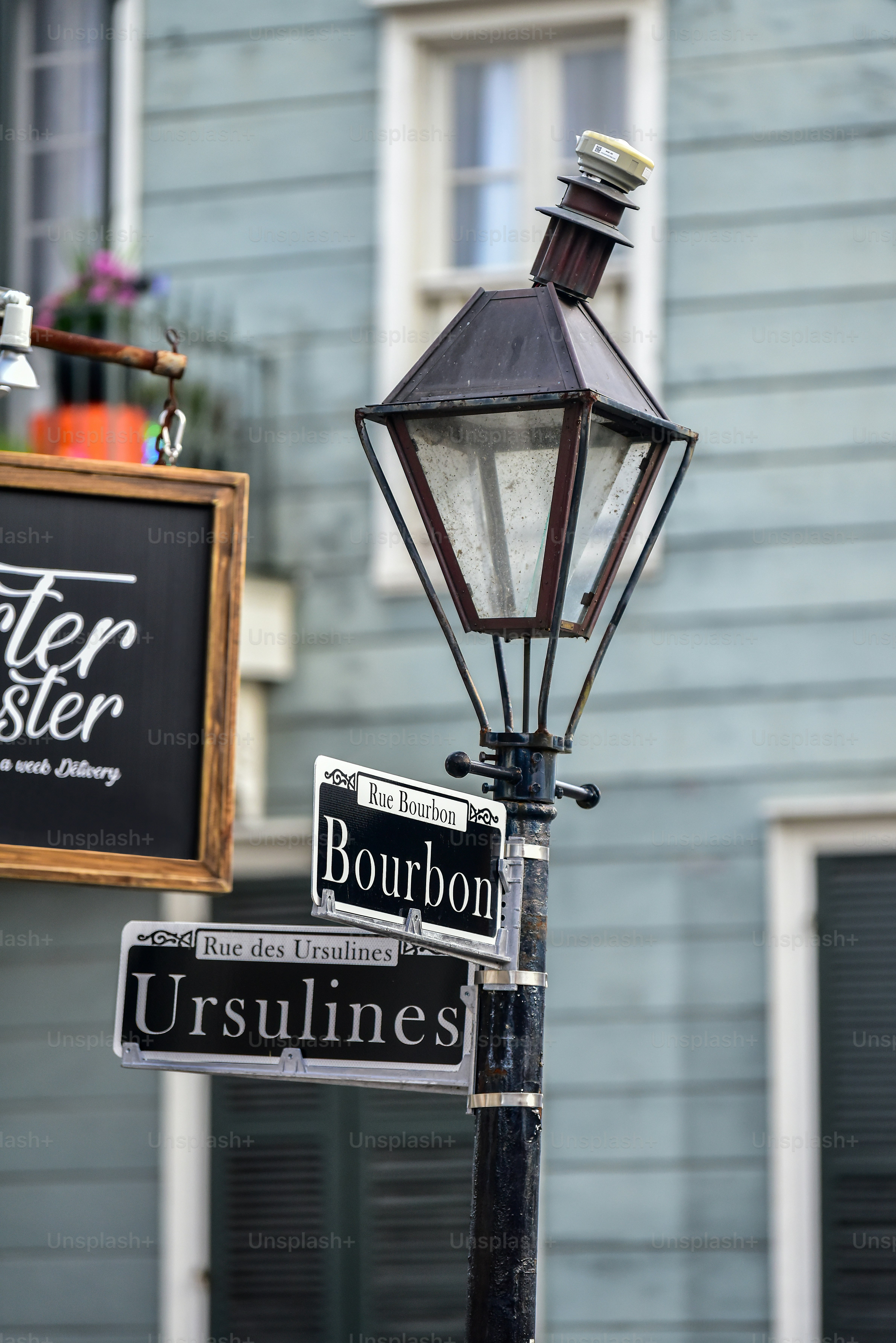 6 Custom Outdoor Signs for Small Business Branding